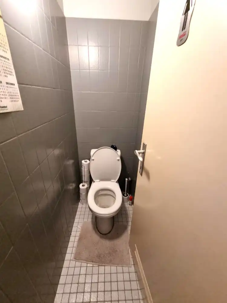 Verzorgd en ruim appartement van 97m², met 2 slaapkamers, terras aan de achterzijde en private kelderberging . foto 8