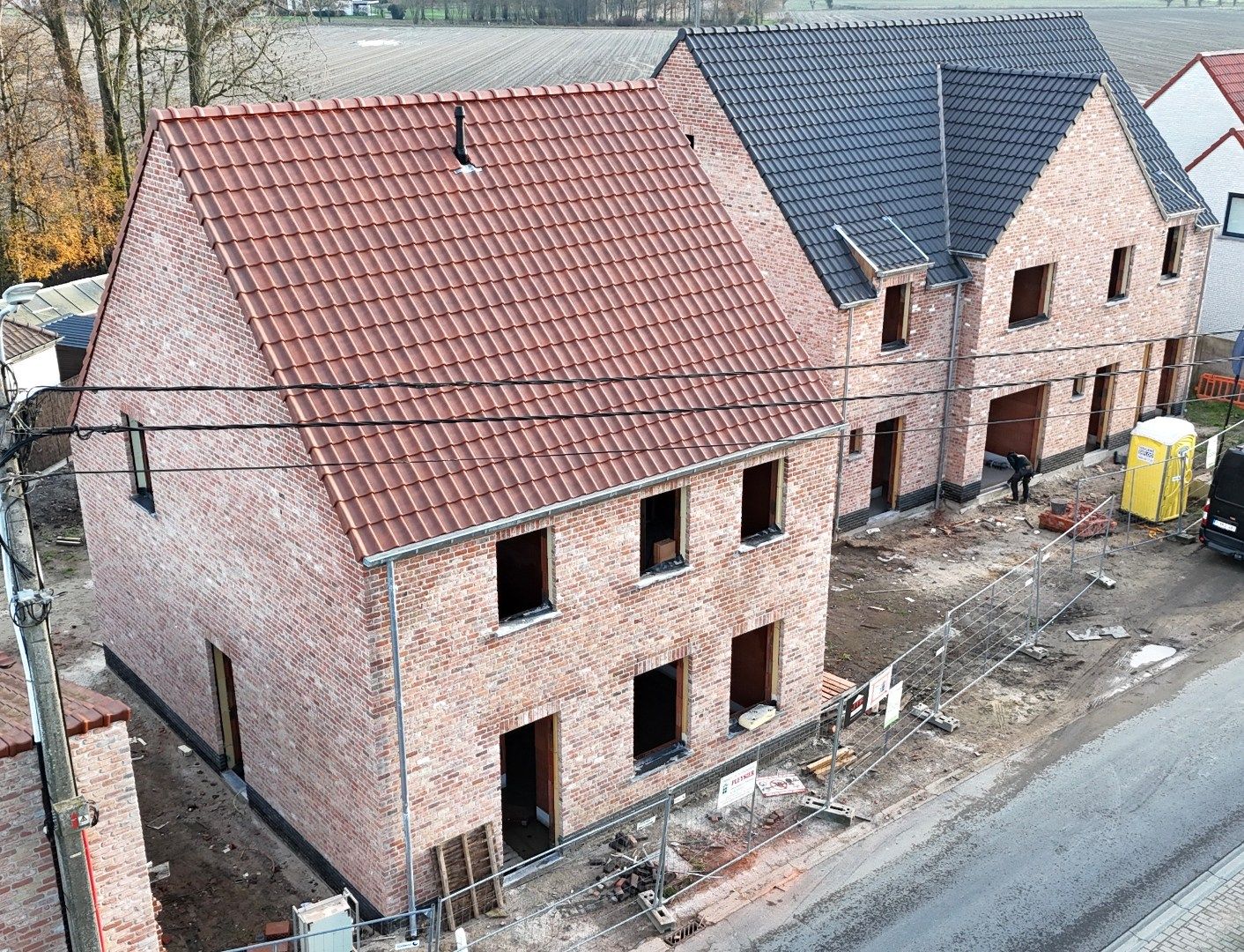Alleenstaande nieuwbouwwoning met 4 slaapkamers en tuin te Koekelare  foto {{pictureIndex}}