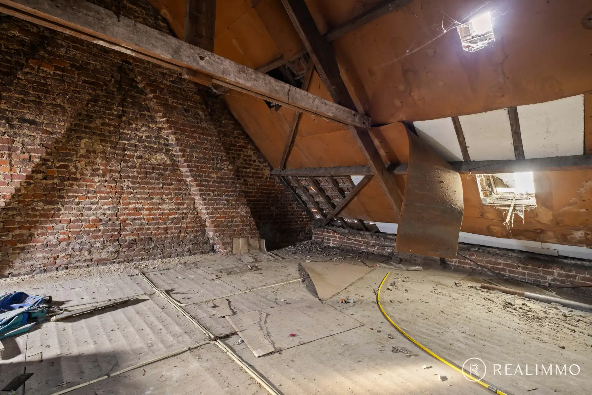 Alleenstaande woning met renovatiepotentieel in het centrum van Helkijn foto 10