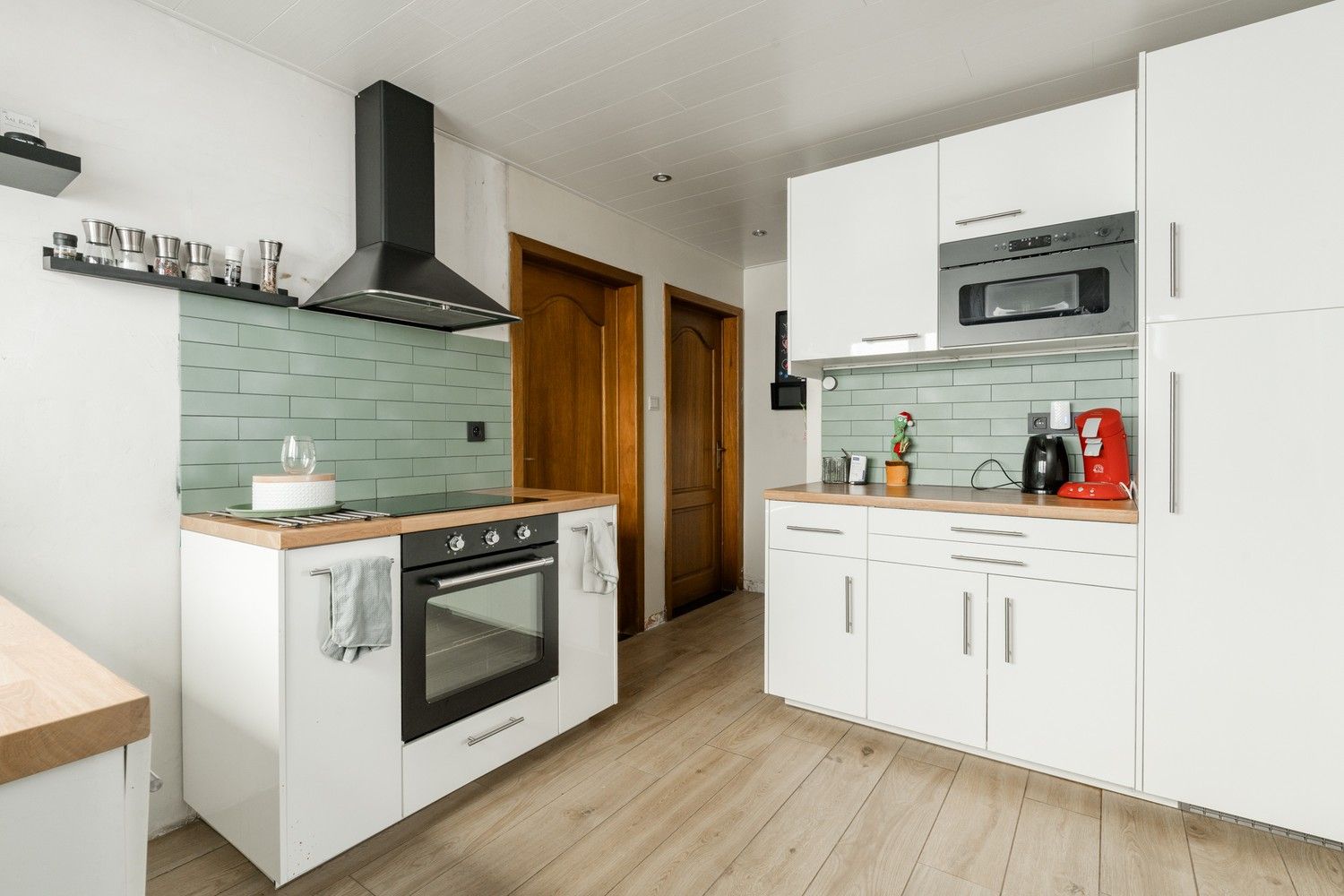 Karaktervolle woning met tal van mogelijkheden in het hart van Neerpelt foto 9