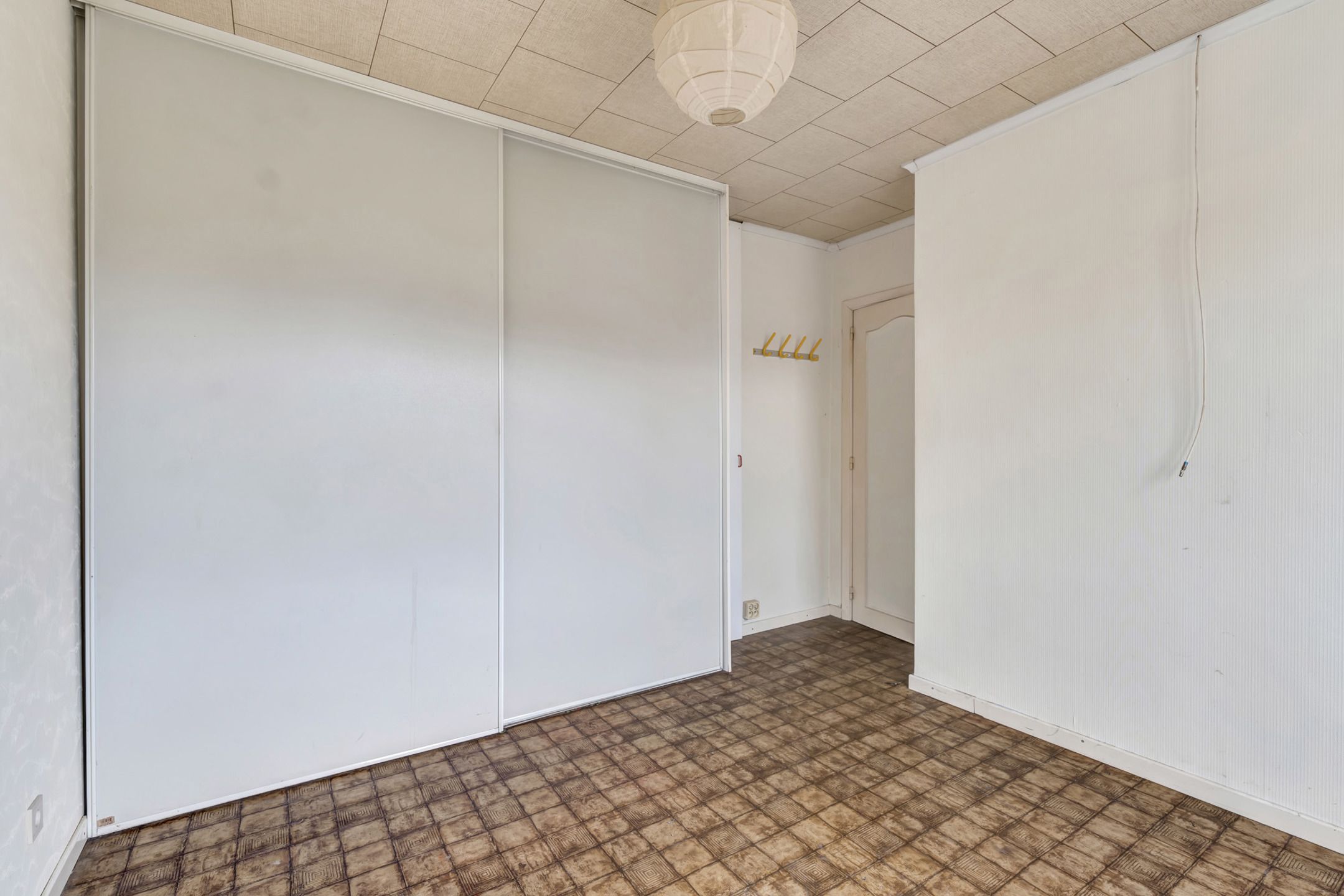 Renovatiewoning met vernieuwd dak en ramen in Lochristi foto 15