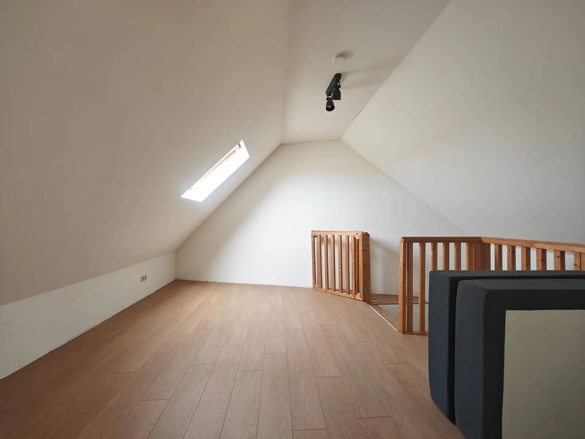 Duplex appartement voorzien van 2 slaapkamers en een aparte garage foto 19