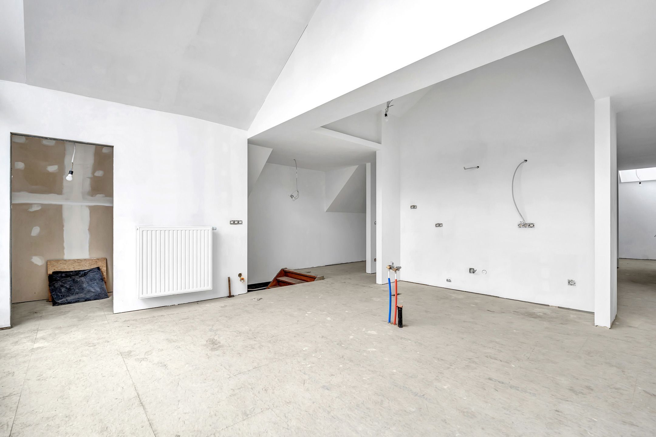 Goed gelegen opslagplaats met ruim af te werken appartement foto 7