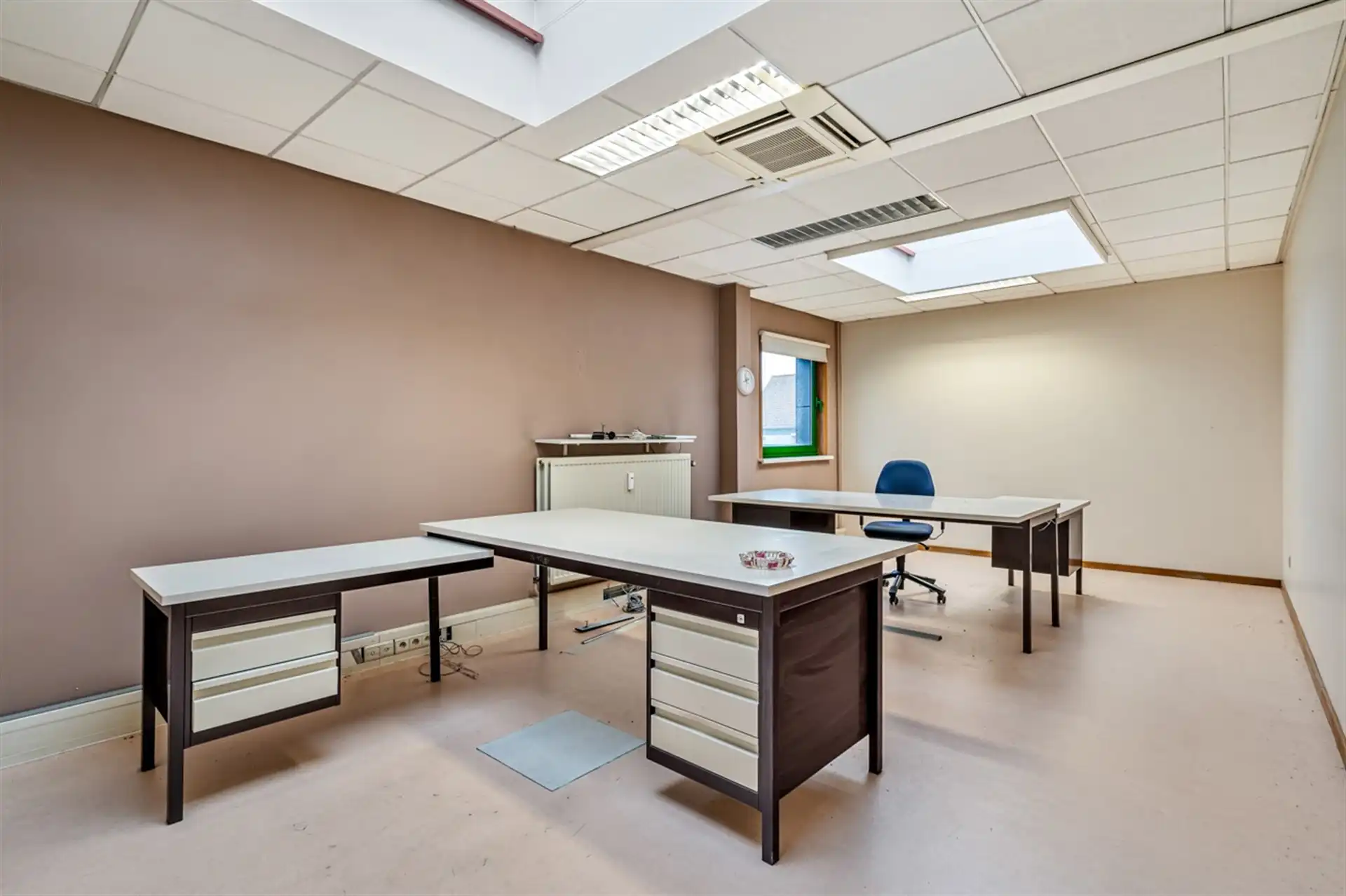 Kantoorgebouw met bruikbare vloeroppervlakte van 900m² en vijf parkeerplaatsen te Aalst foto 33