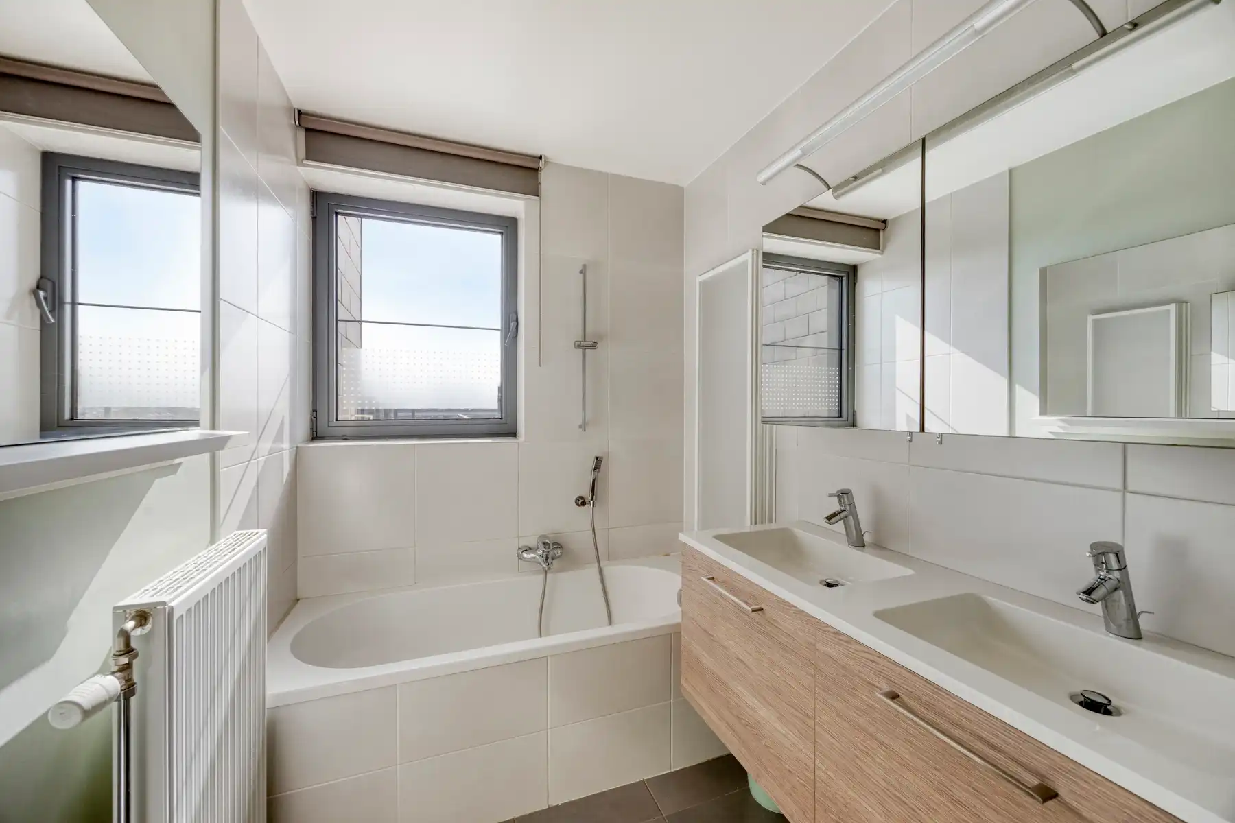 Appartement met 2 slaapkamers, groot terras, garage & kelder foto 12