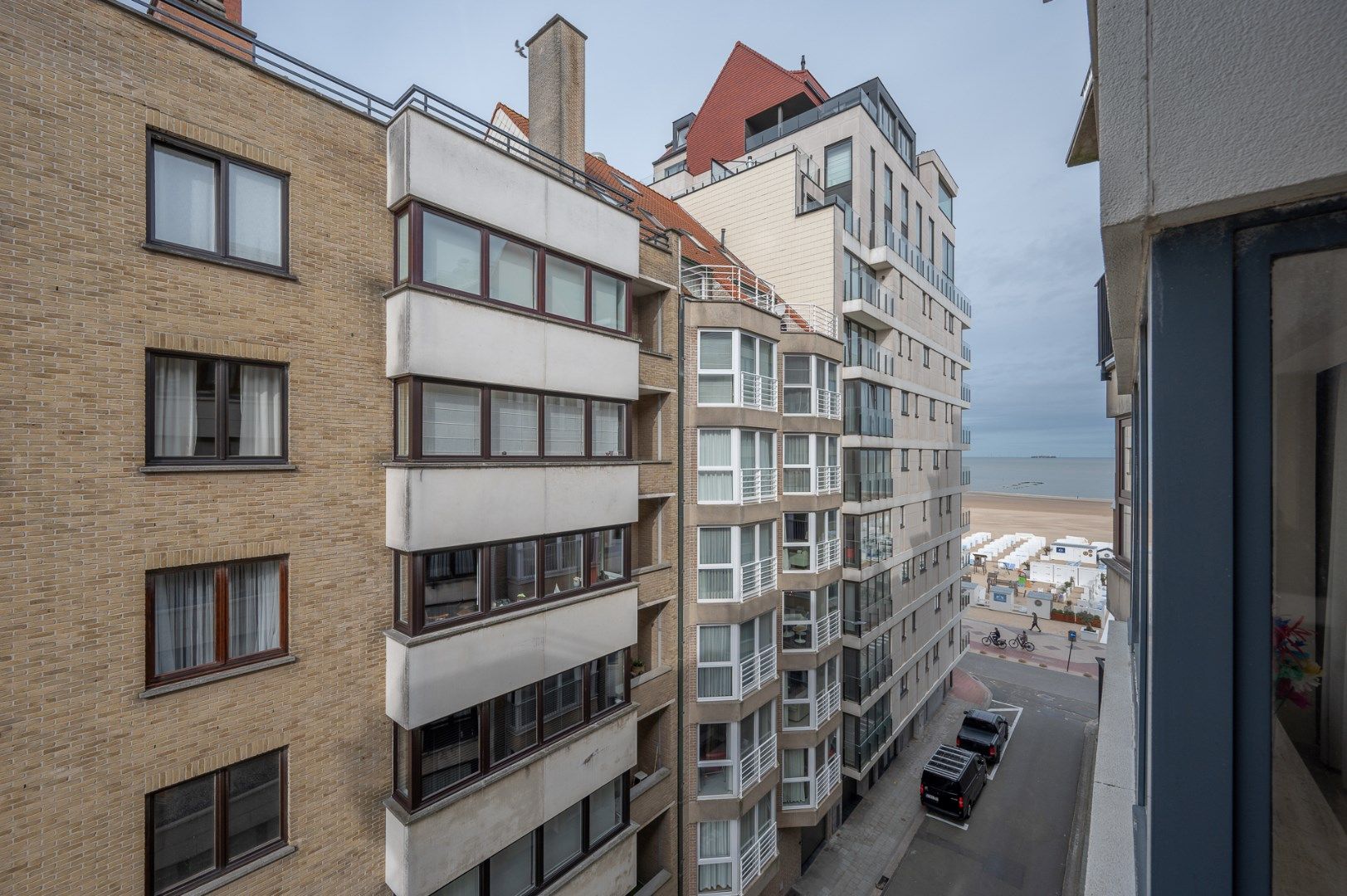 Prachtig afgewerkt appartement met twee slaapkamers en zijdelings zeezicht in Duinbergen.   foto 5