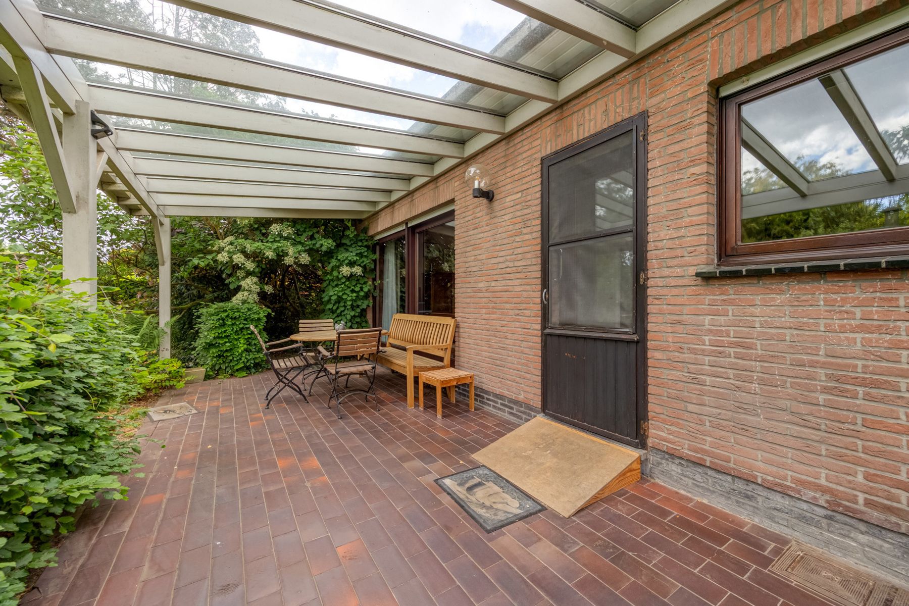 Rustig gelegen laagbouwvilla met 3 slpk en garage foto 19