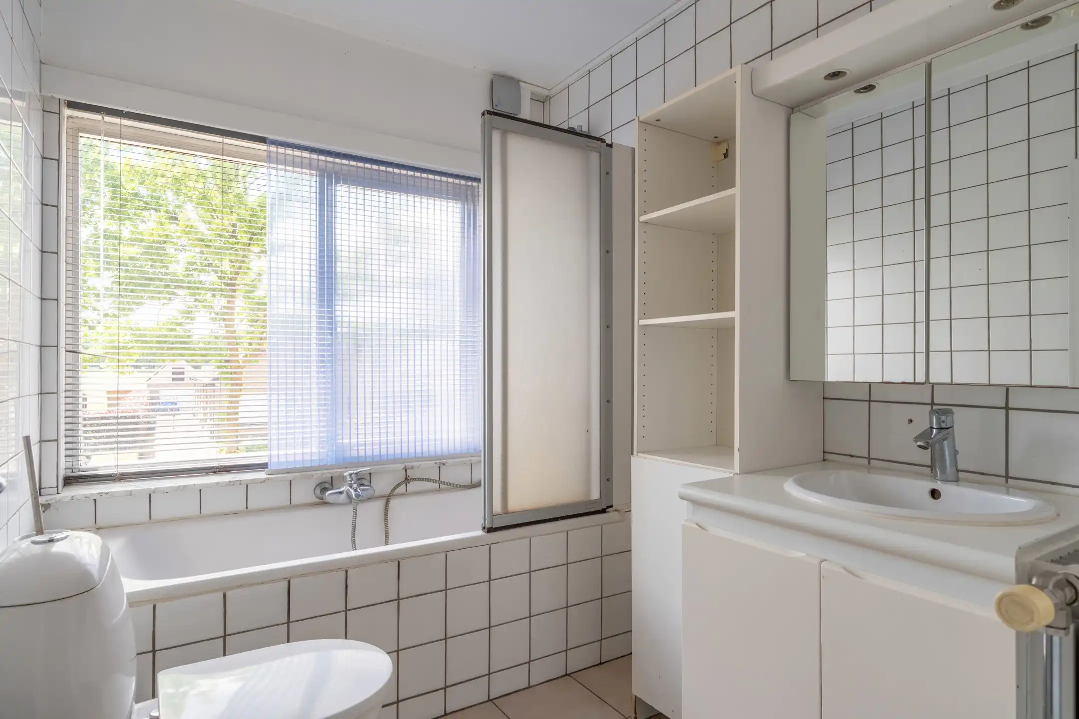 Woning bestaande uit twee appartementen op 985m² perceel. foto 32