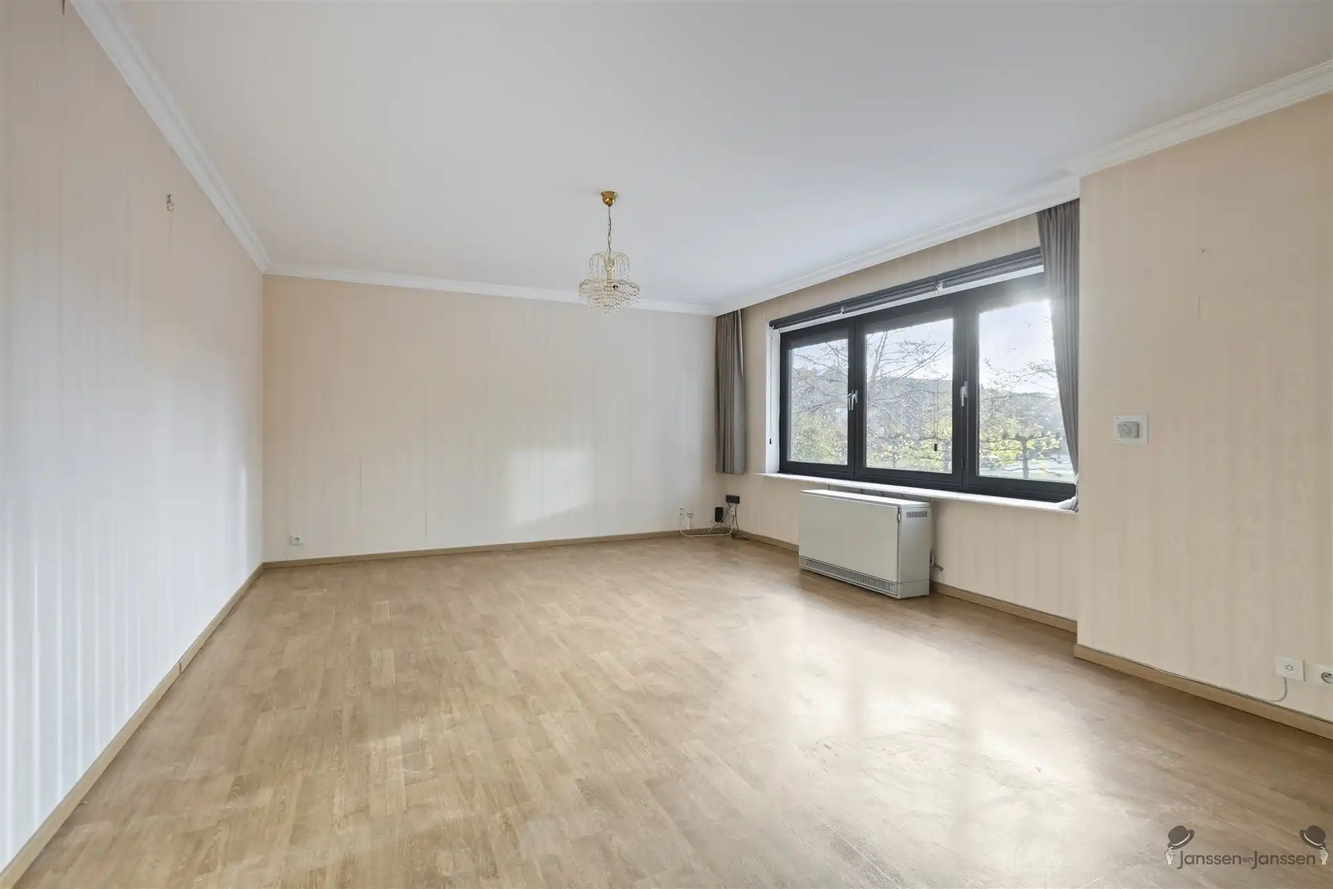 Lichtrijk 2-slaapkamerappartement met garagebox in het hart van Leopoldsburg! foto 3