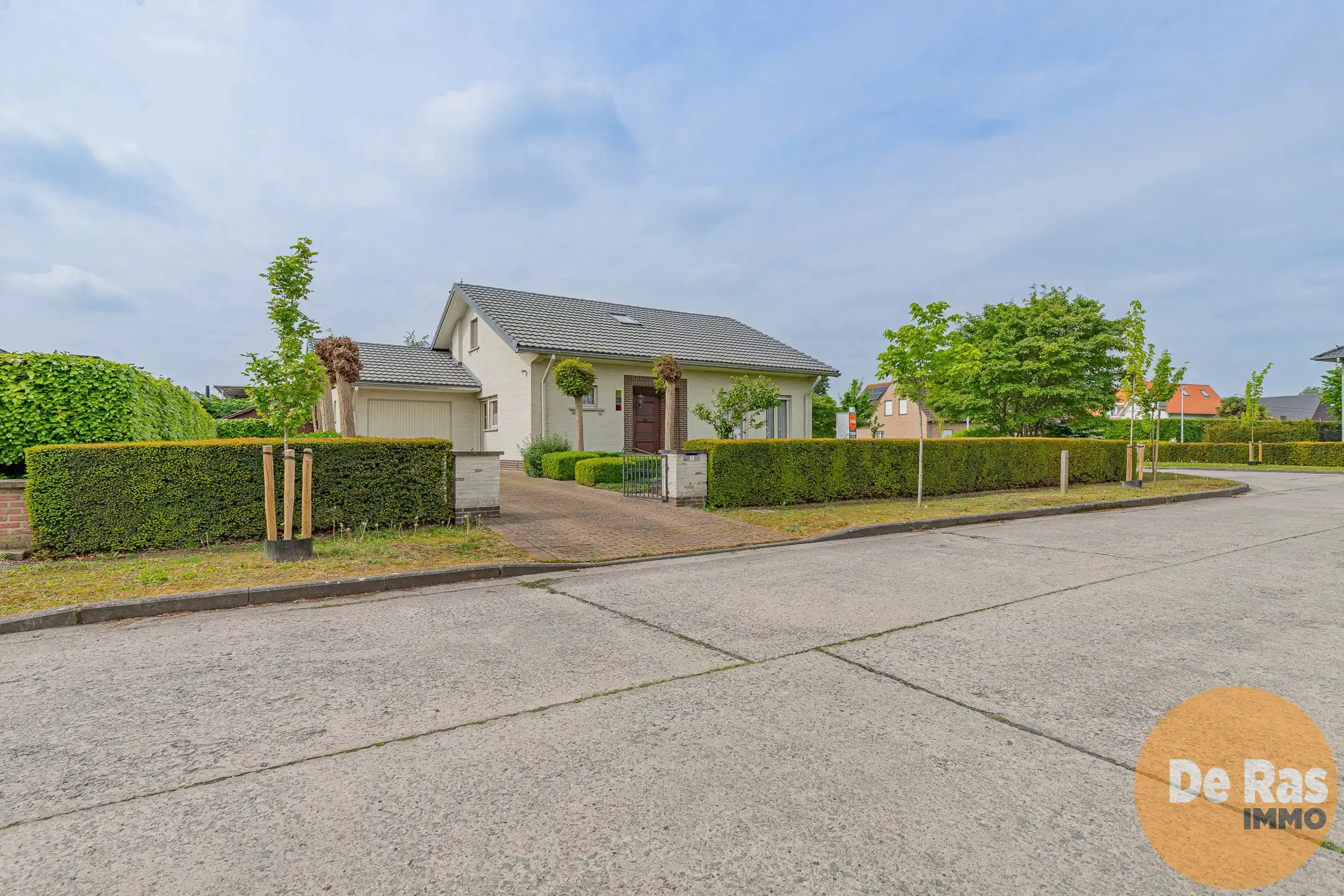 WETTEREN - Goed onderhouden woning op uitstekende locatie foto 2