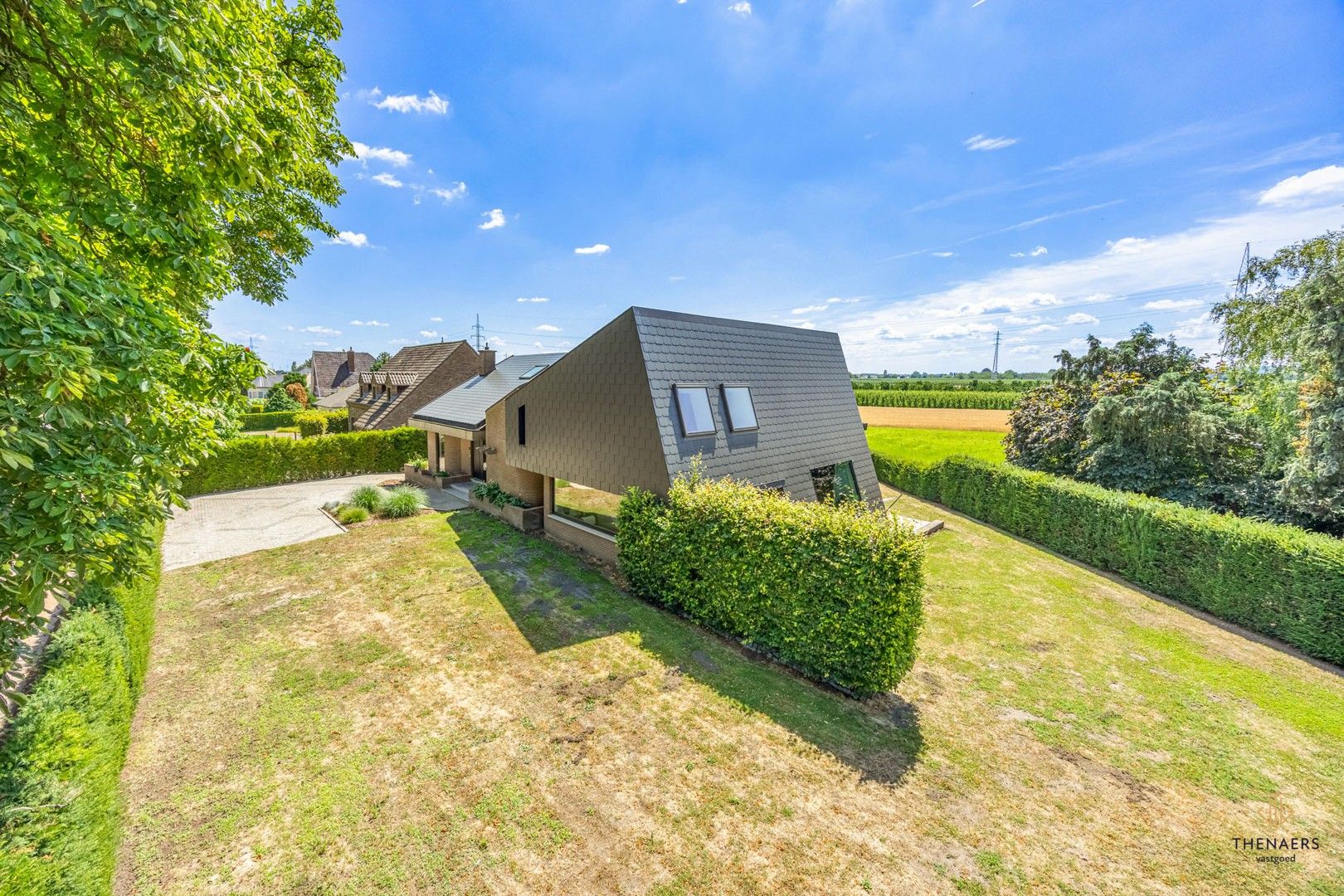 UNIEKE GERENOVEERDE WONING MET 4 SLAAPKAMERS EN PRACHTIG UITZICHT OP DE VELDEN. foto 48