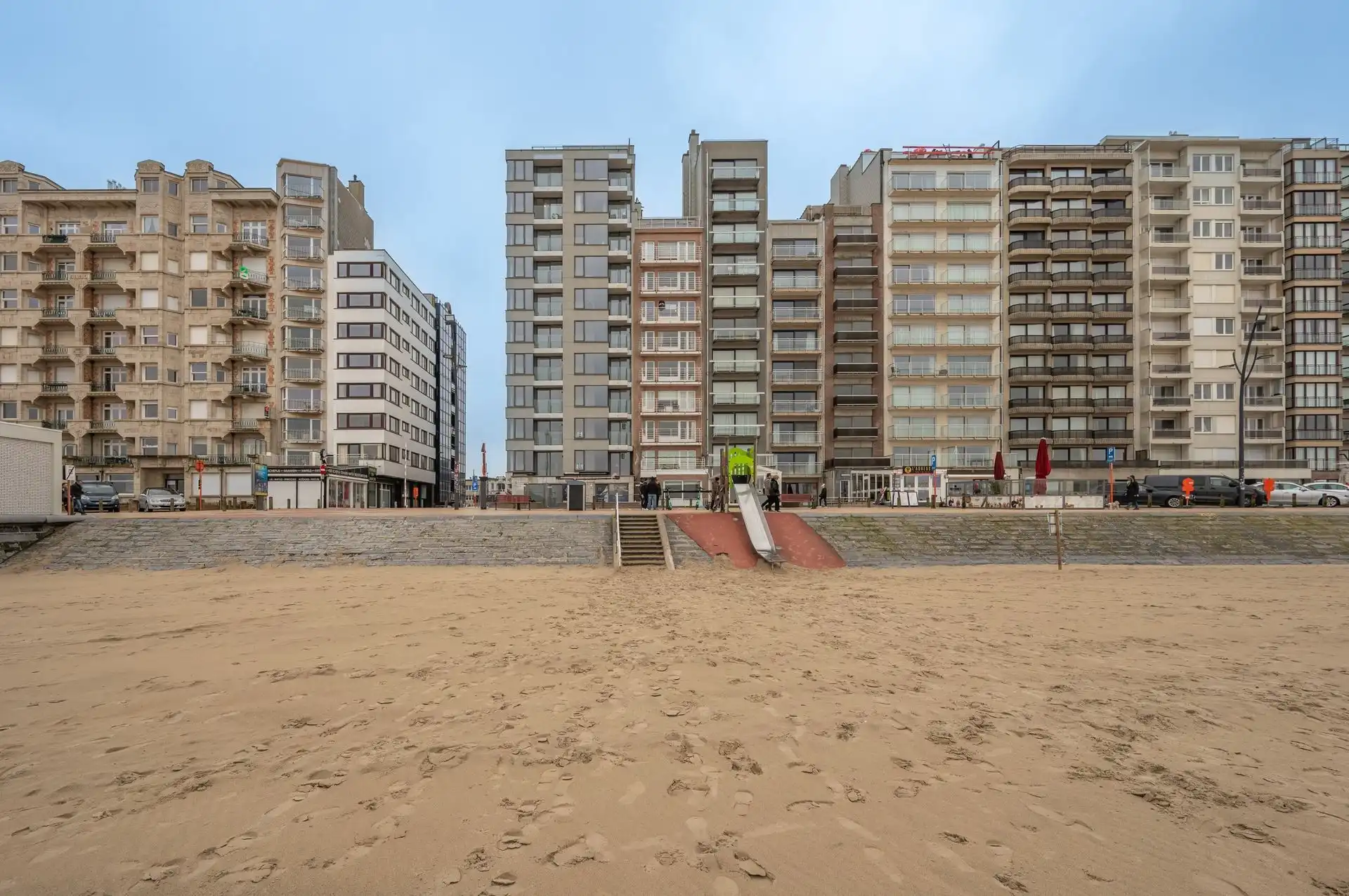 Appartement te koop op topligging aan de Zeedijk met prachtig zicht op de Pier van Blankenberge foto 16