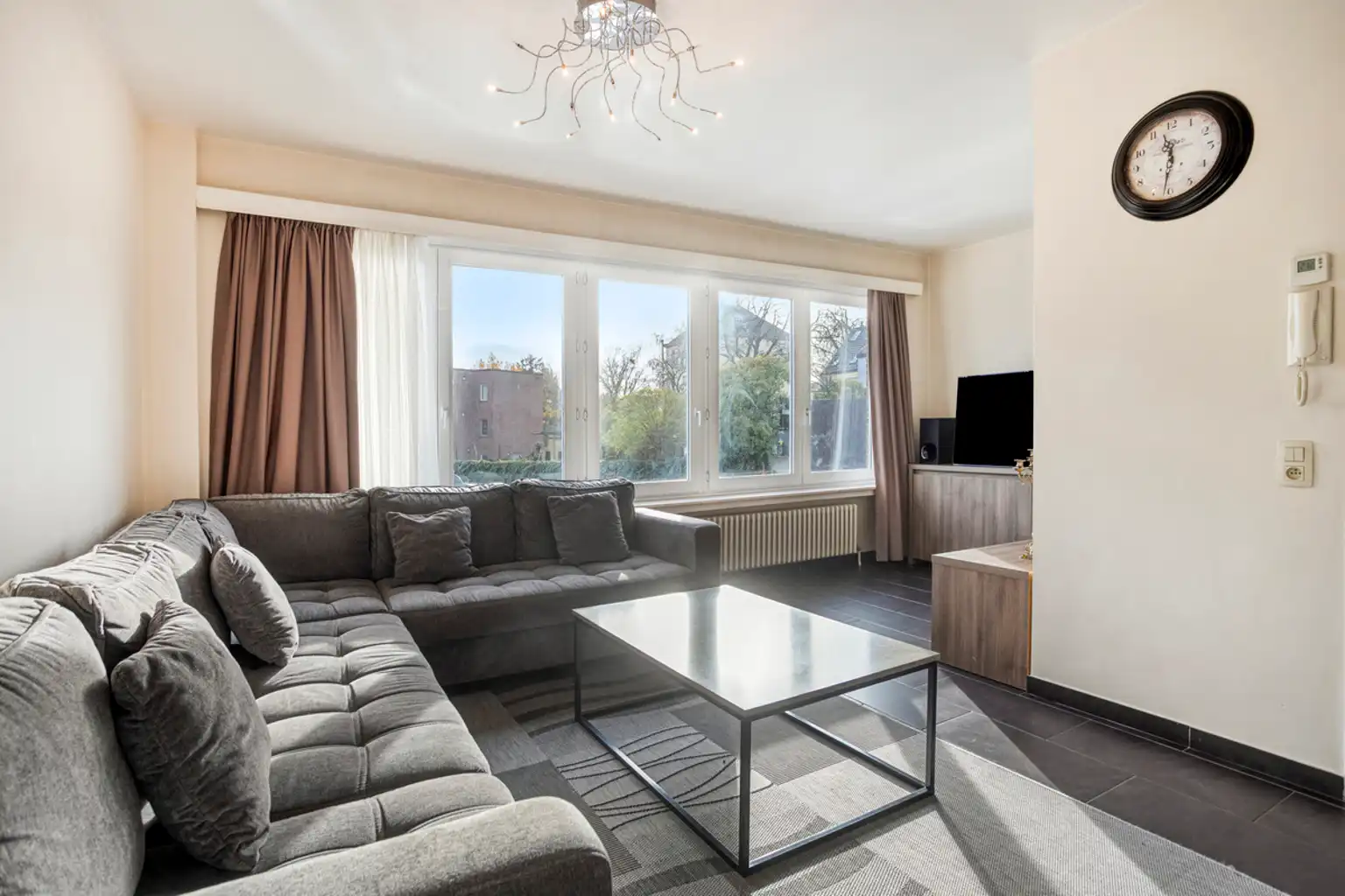 Gerenoveerde bel-étage woning met garage foto 15