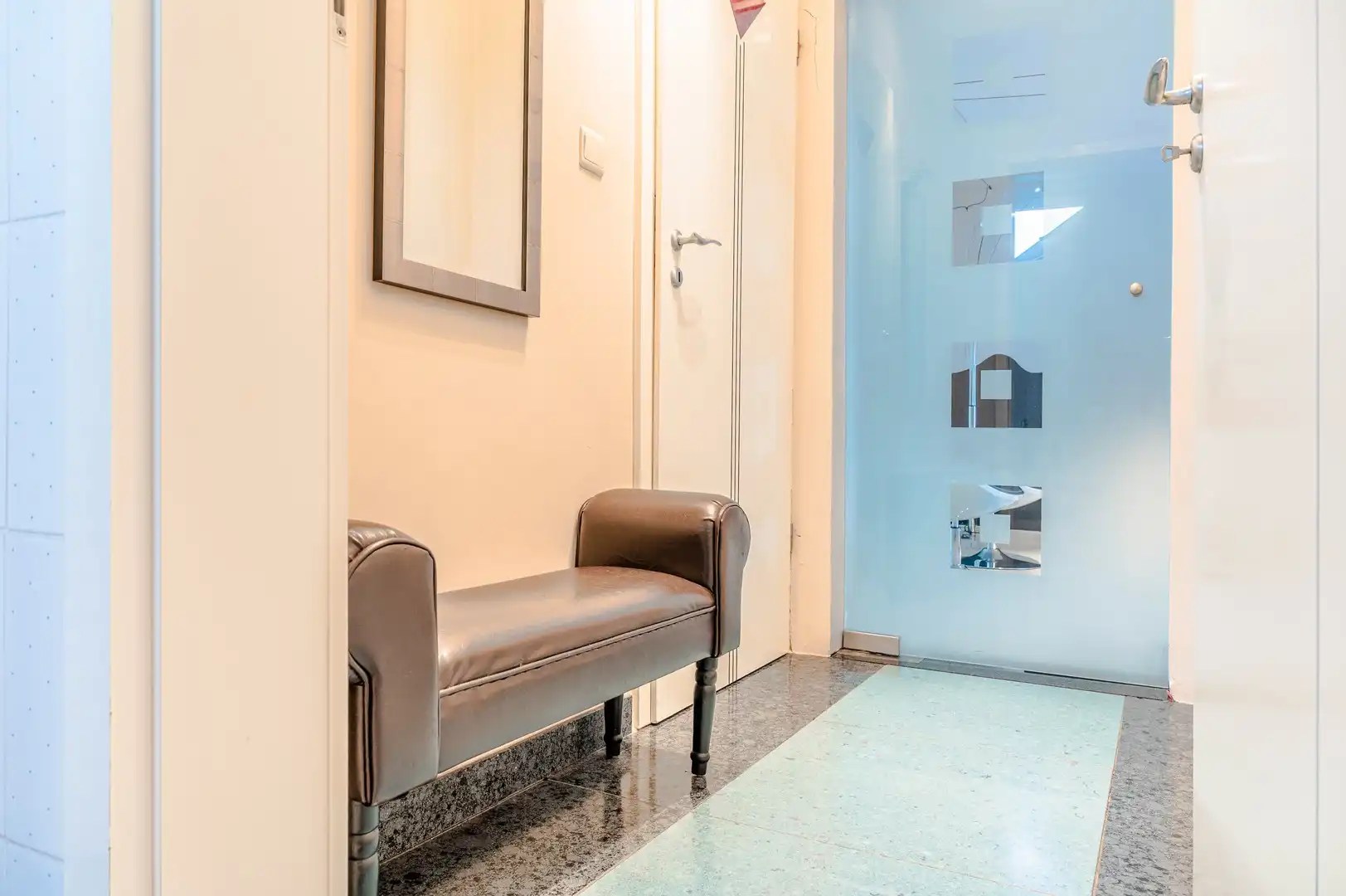 Op te frissen appartement met 2 slaapkamers te Sint-Niklaas. foto 7