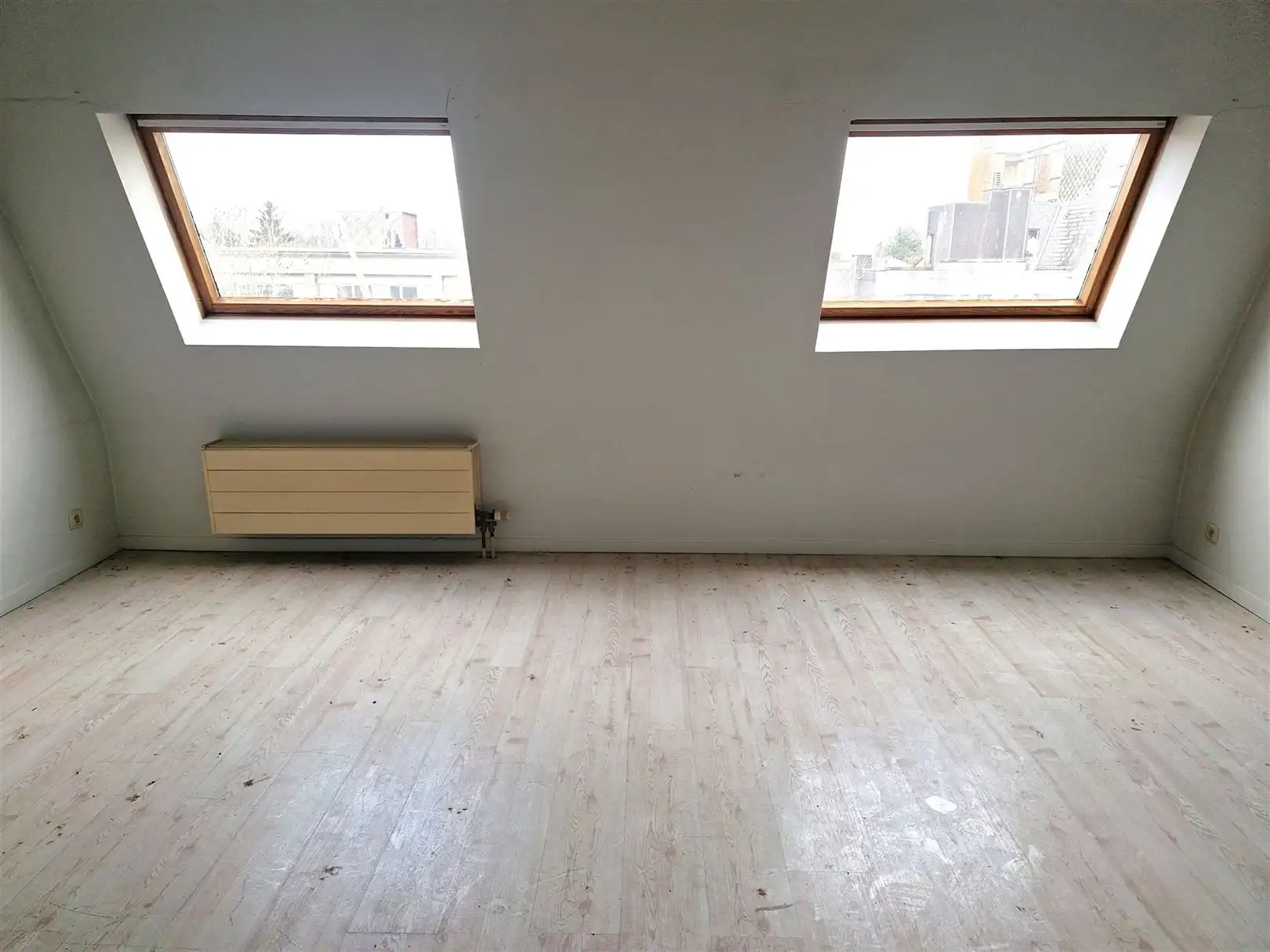 Handelspand met triplex appartement in centrum Mortsel. foto 12