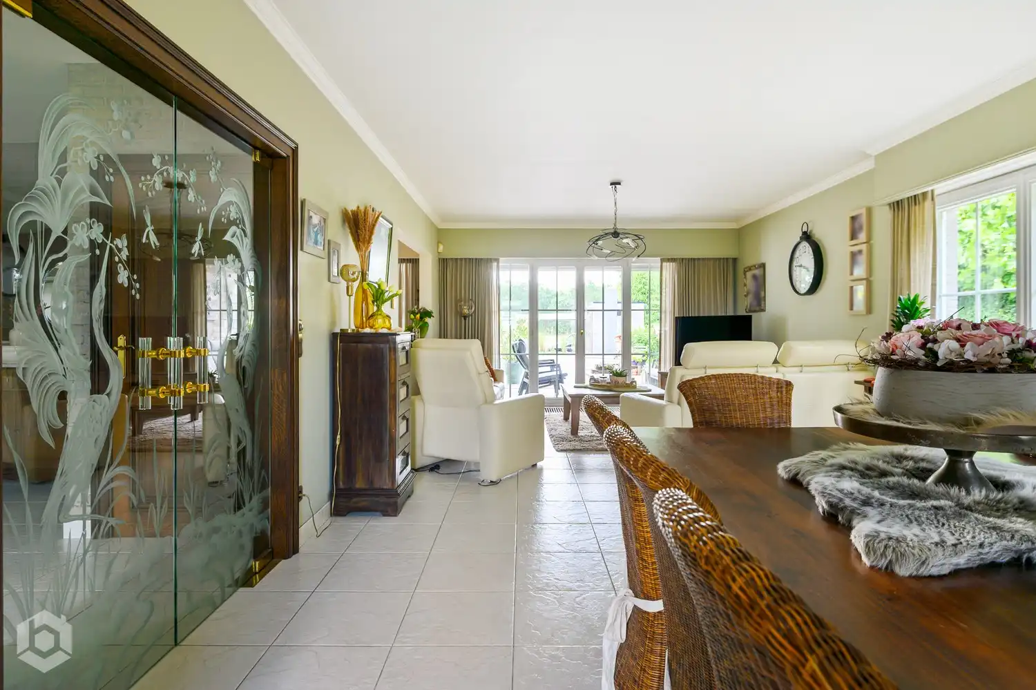 Instapklare villa met 5 slpkrs en zwembad op een perceel van 2.649 m² foto 4