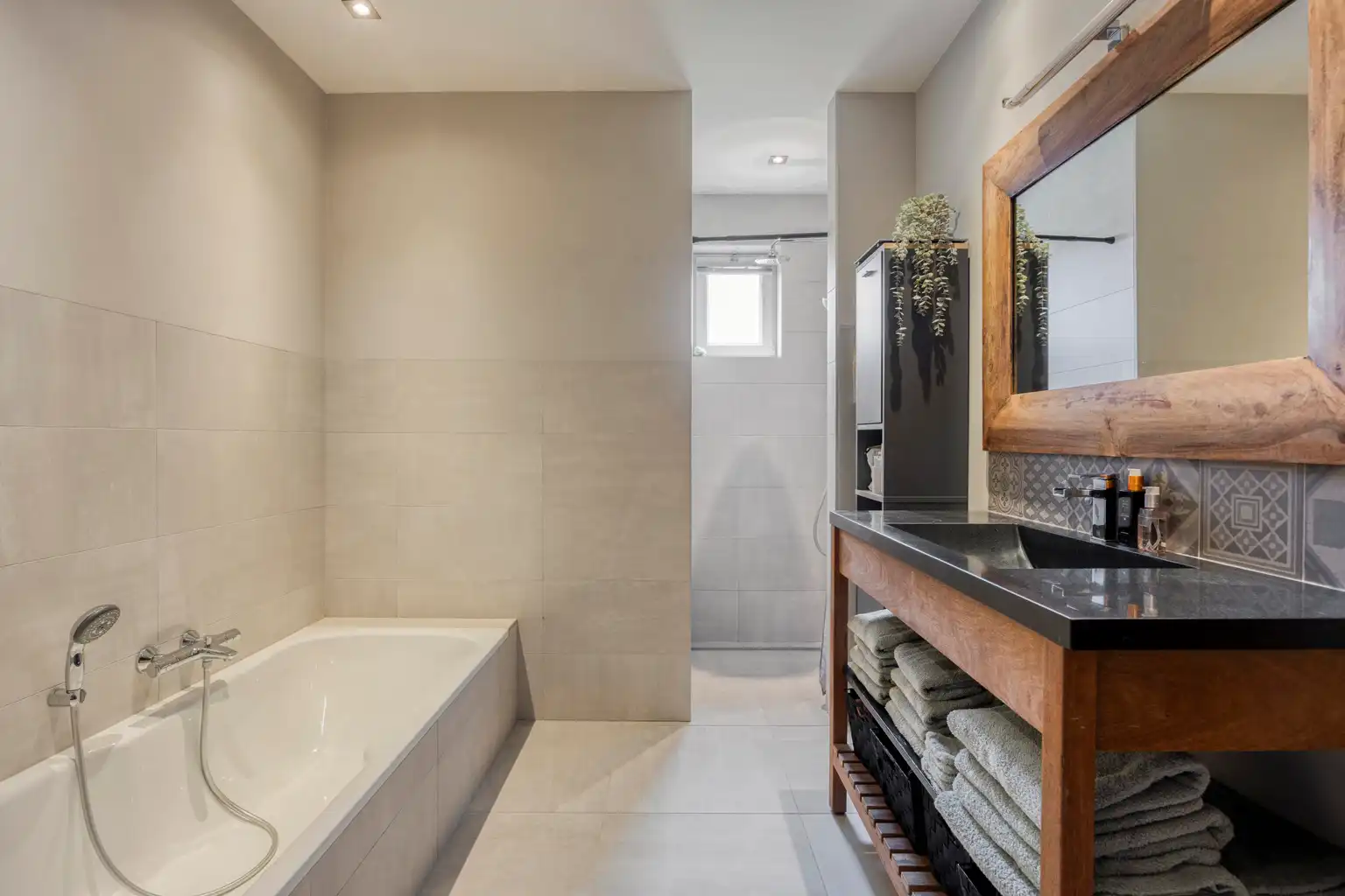 Ruime laagbouwwoning op 1806m² met omheinde tuin foto 16