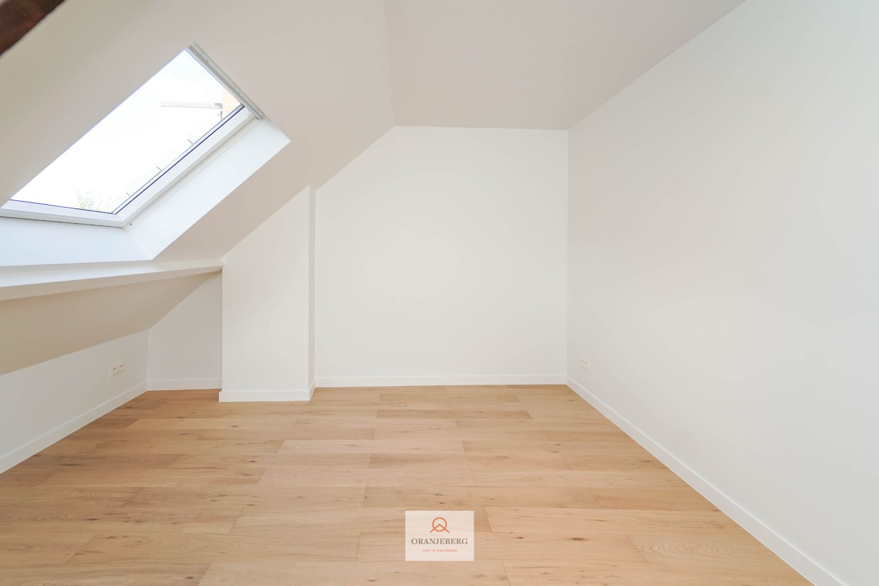 Volledig gerenoveerde woning met zonnige tuin in het hart van Merelbeke Flora foto 25