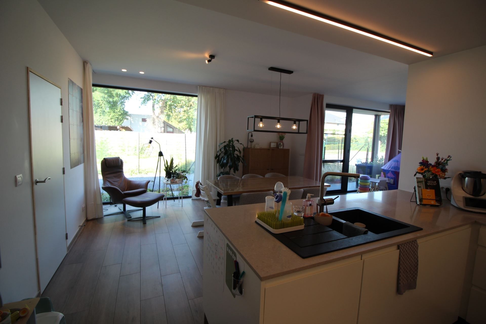 Moderne, energiezuinige woning. 3 Slaapkamers. foto 4
