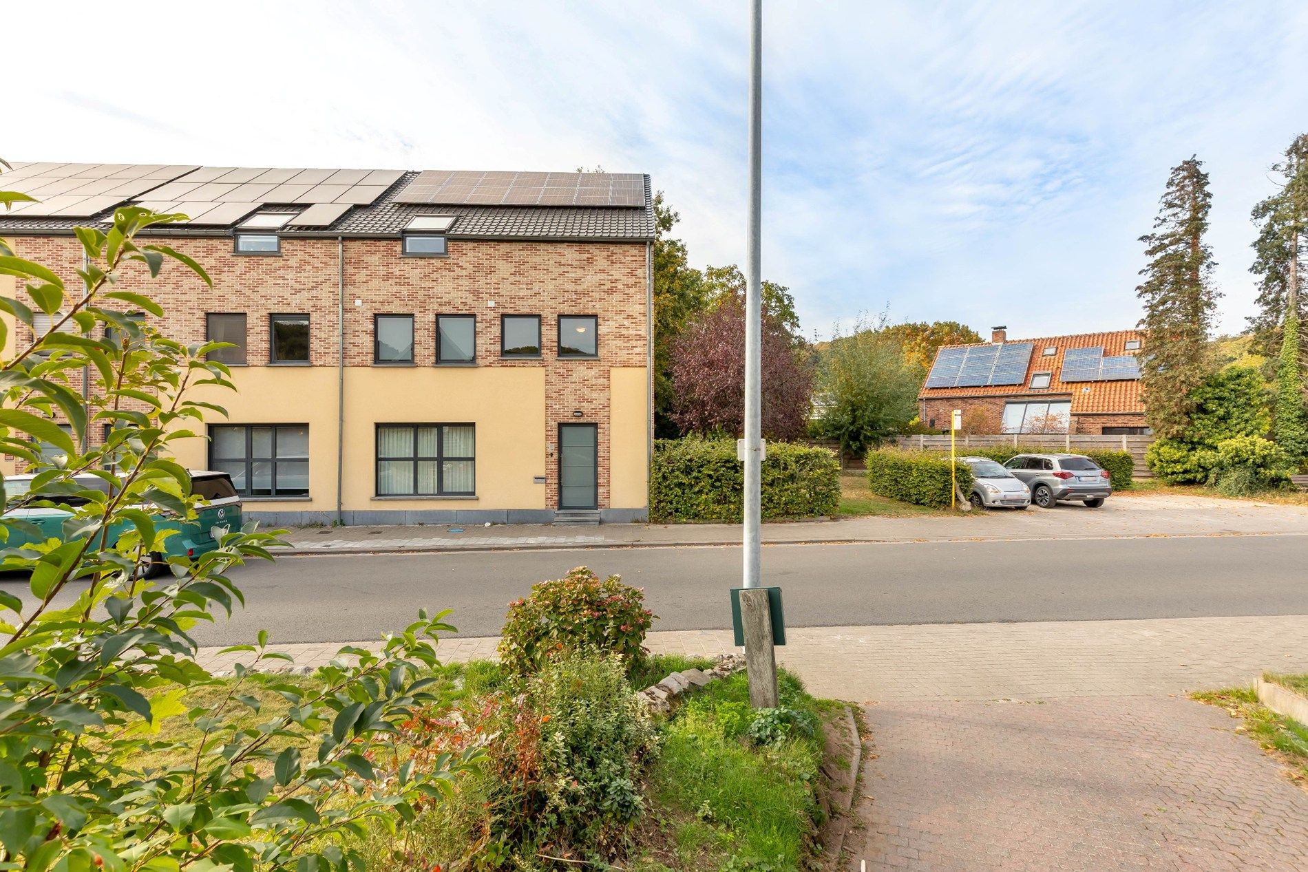 Ruime gezinswoning in perfecte staat van onderhoud! foto 15