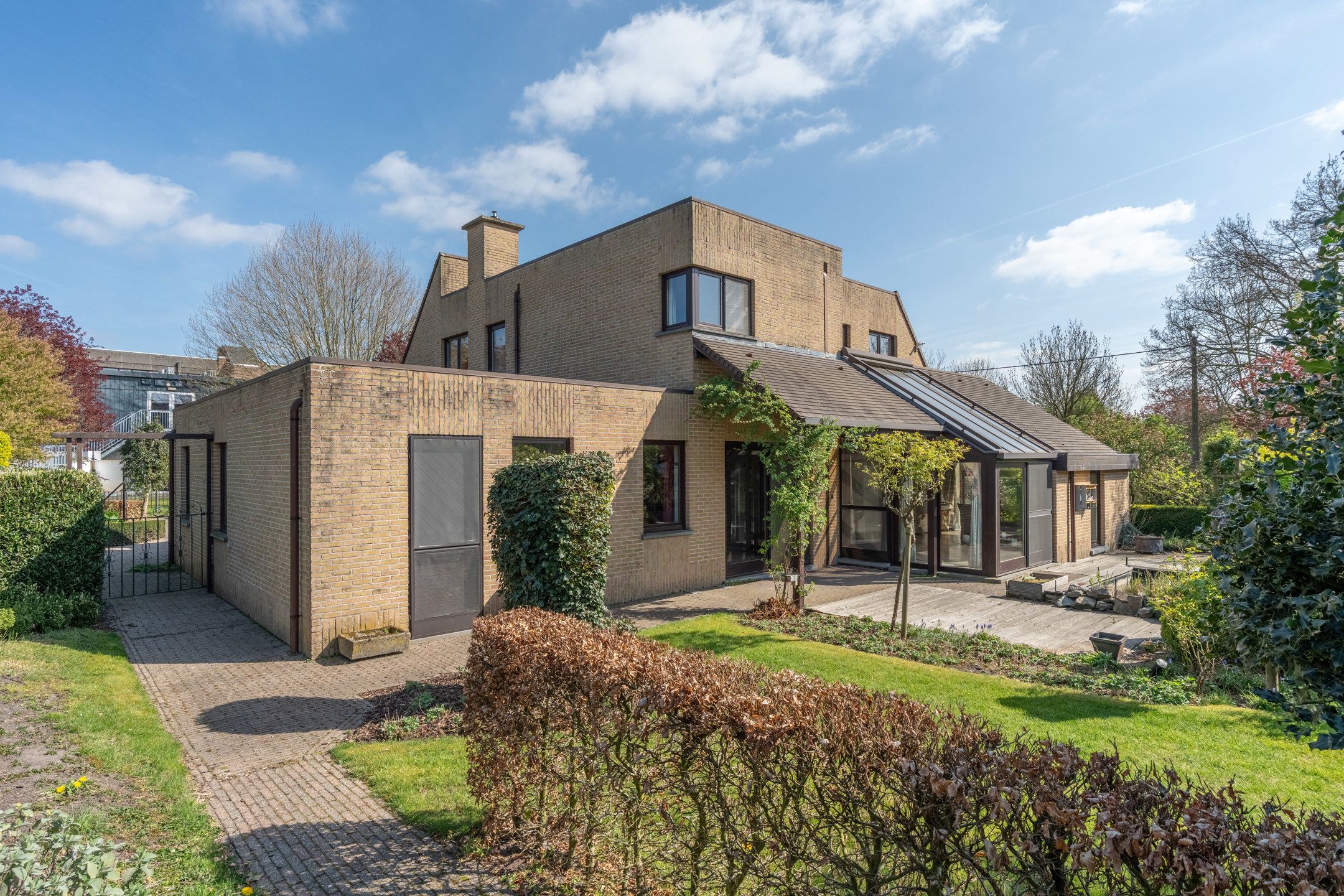Goed onderhouden villa met 5 slpk's op perceel van 1.060m². foto 4