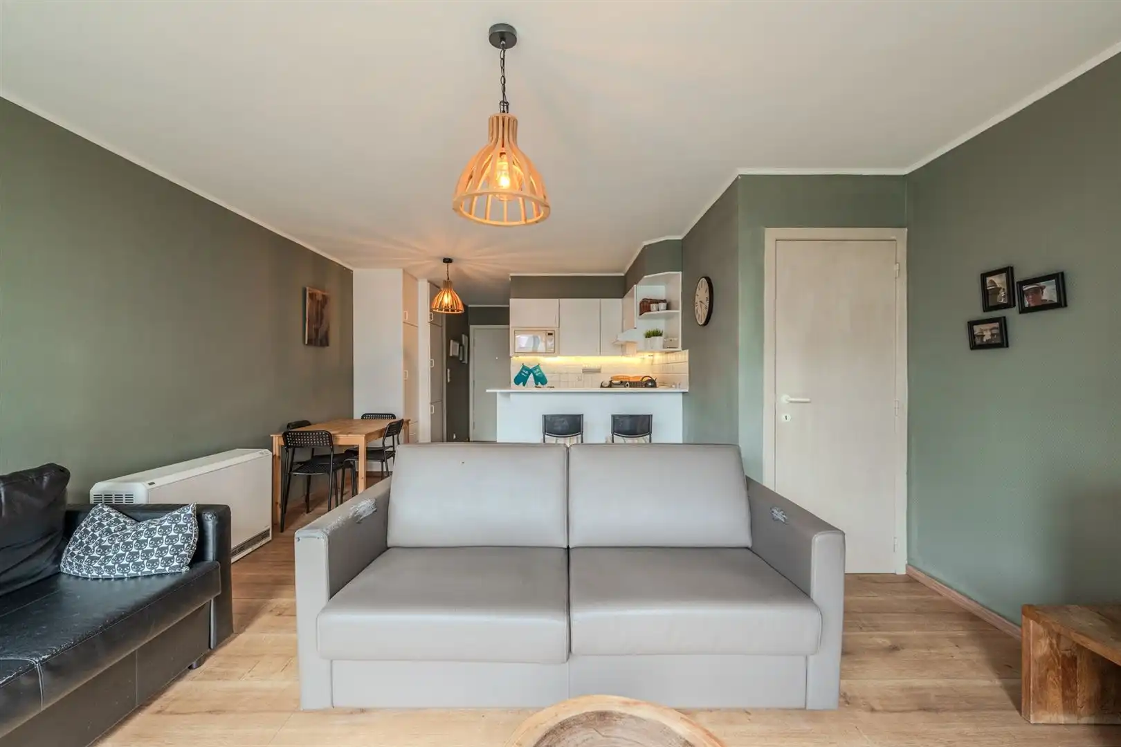 appartement met ruim terras en tuin foto 3