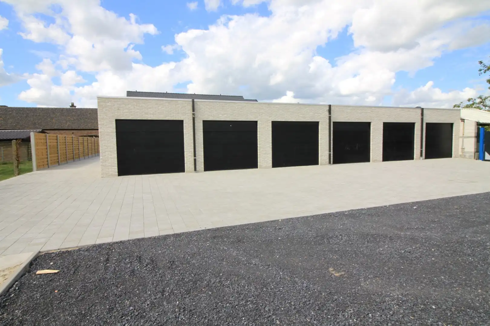 Nieuwbouw garage te Staden! foto {{pictureIndex}}