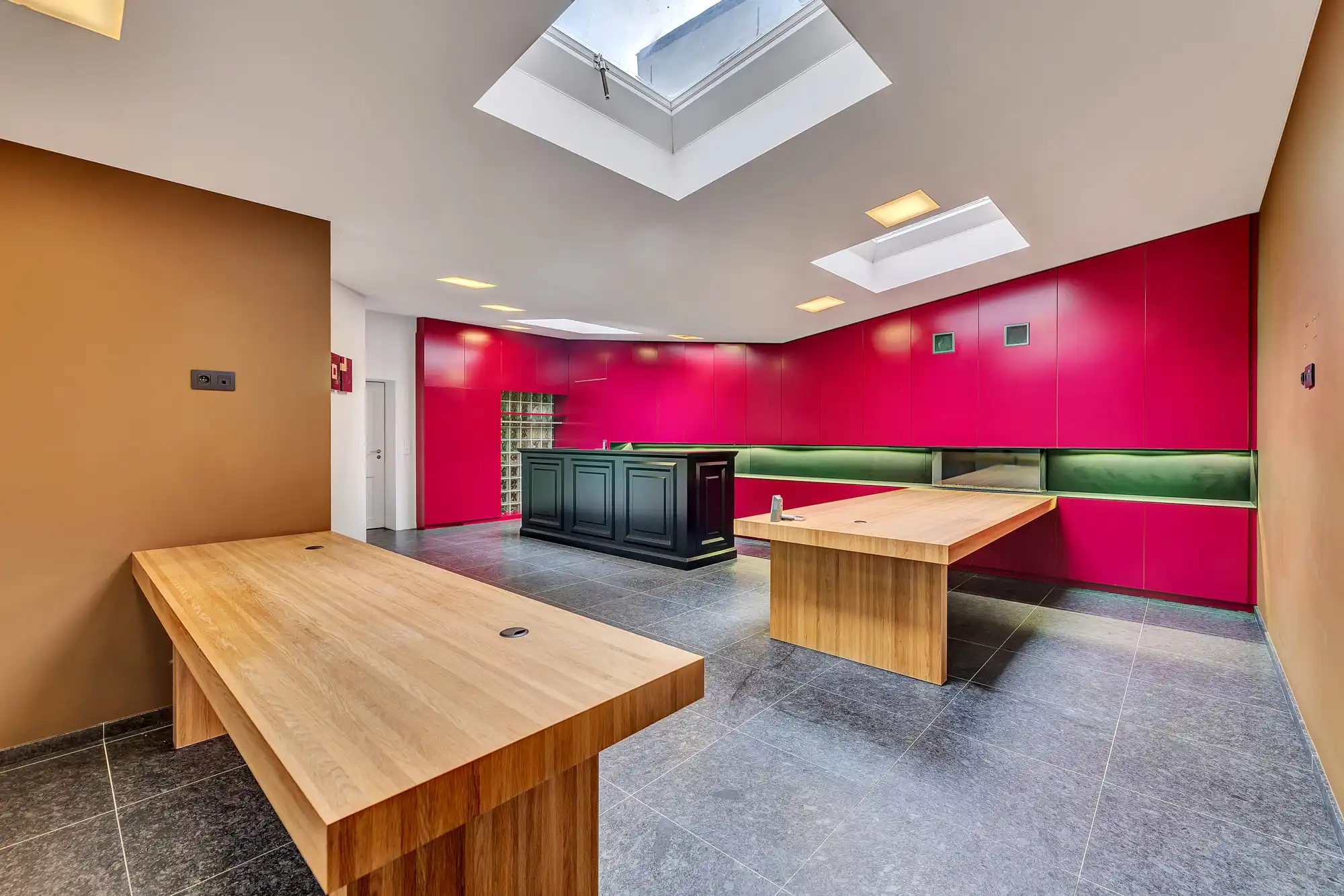 Uitzonderlijke eigendom met 2 handelspanden en appartement foto 24