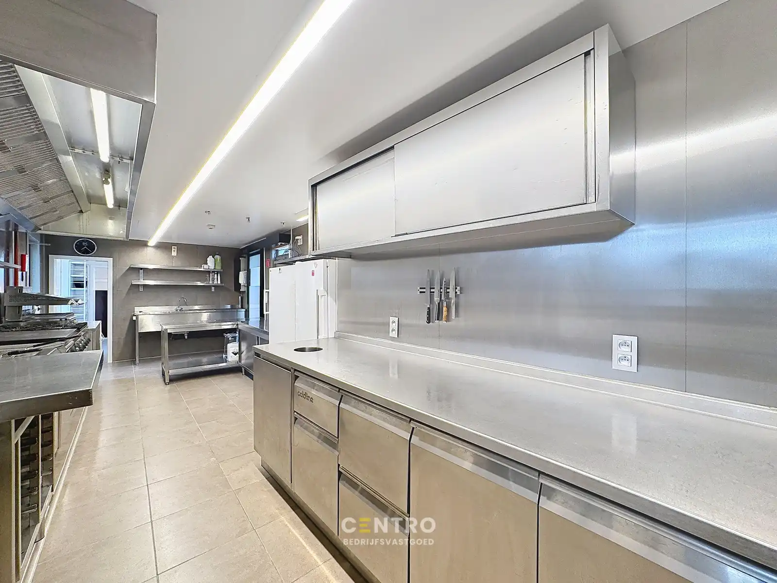 Fantastische woonst met handelsruimte op CHARMANTE ligging te Oostende! foto 40