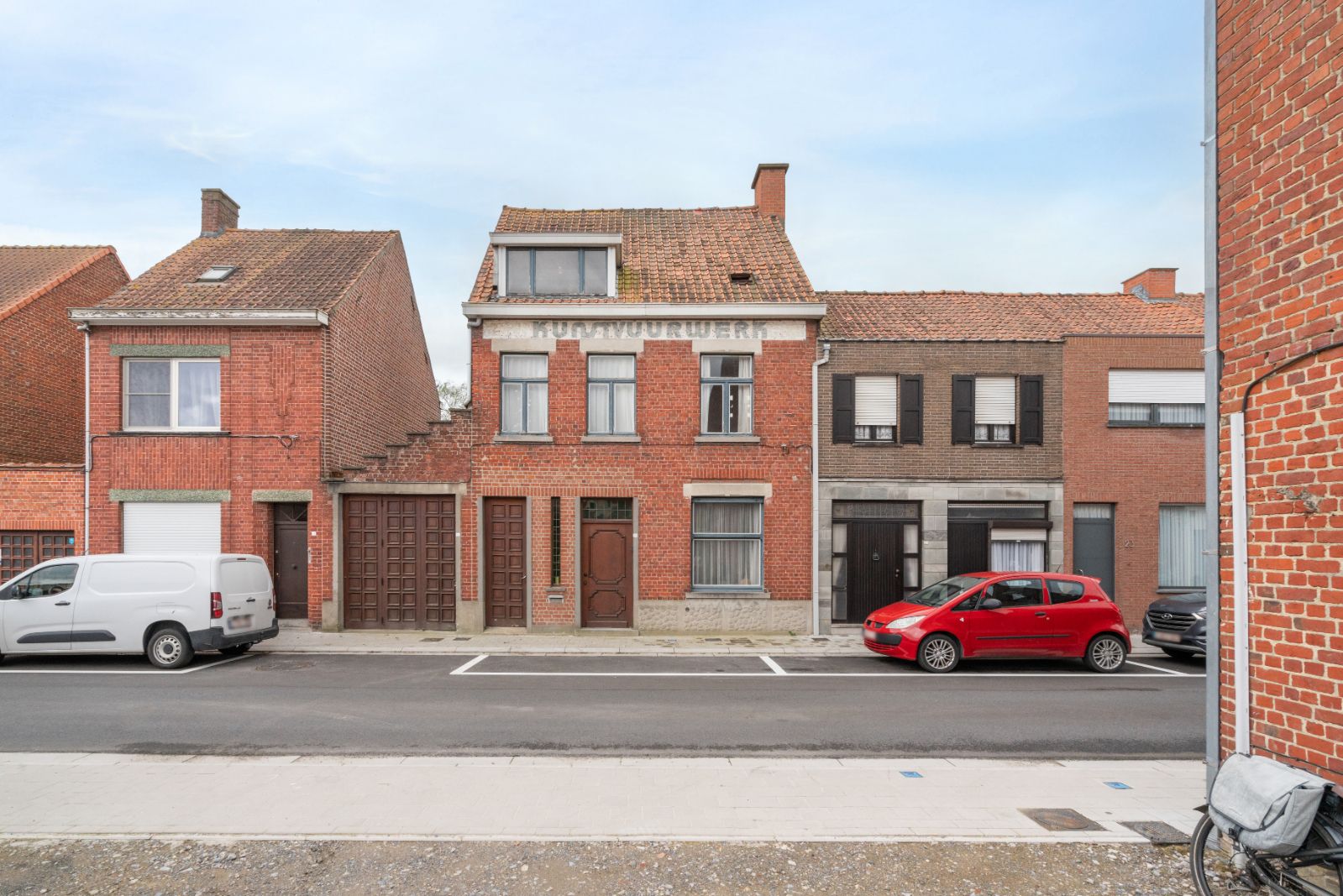 Mis deze knaller van een te renoveren woning niet op 693 m²! foto 2