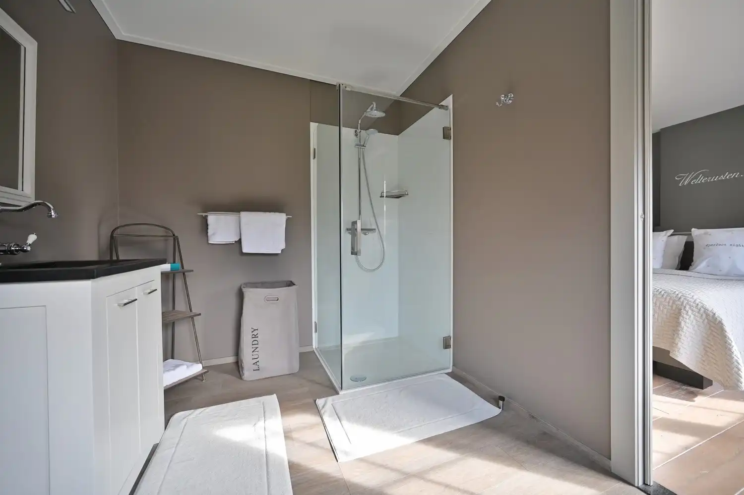 Karaktervolle woning met B&B in Veldwezelt foto 27