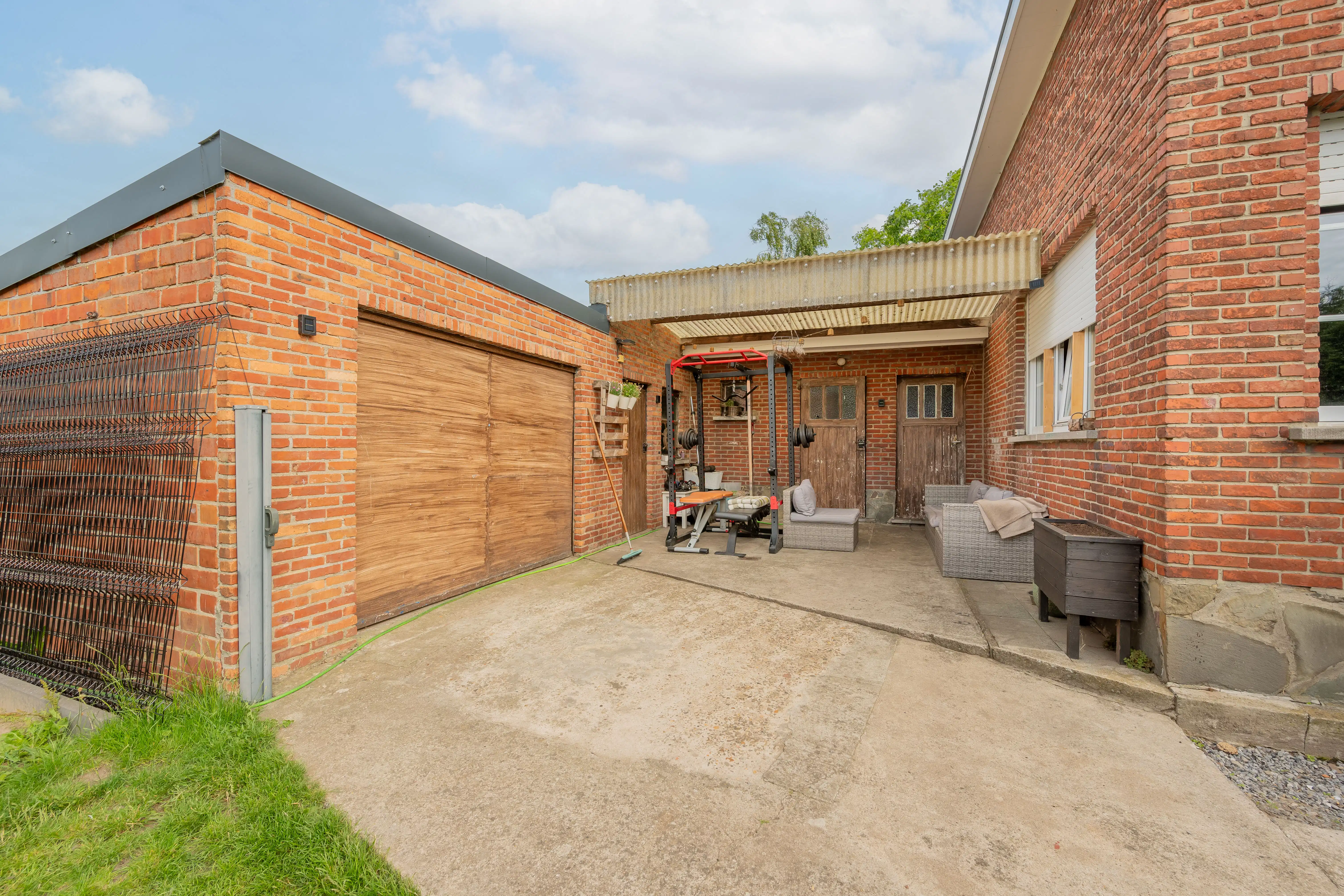 Rustig wonen in een charmante woning met ca. 31 are grond foto 23