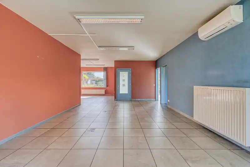 Polyvalente kantoorruimte met 3 slaapkamer appartement TE KOOP in Tielt! foto 8