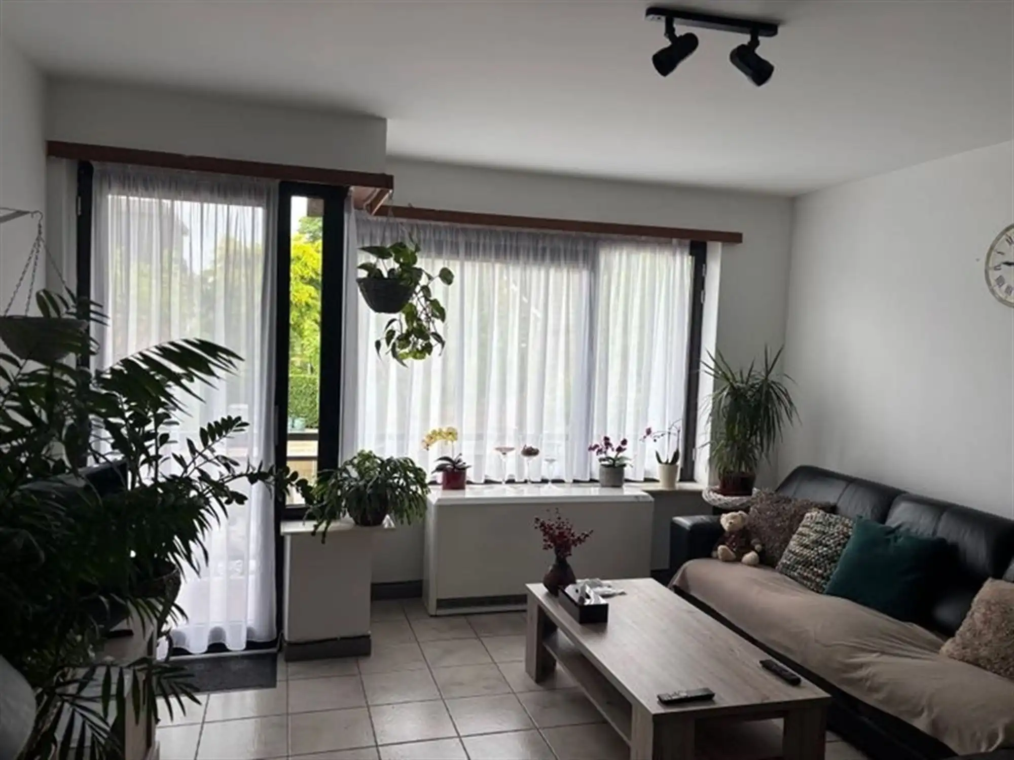 mooi licht 2-slaapkamer appartement op eerste verdieping foto 2