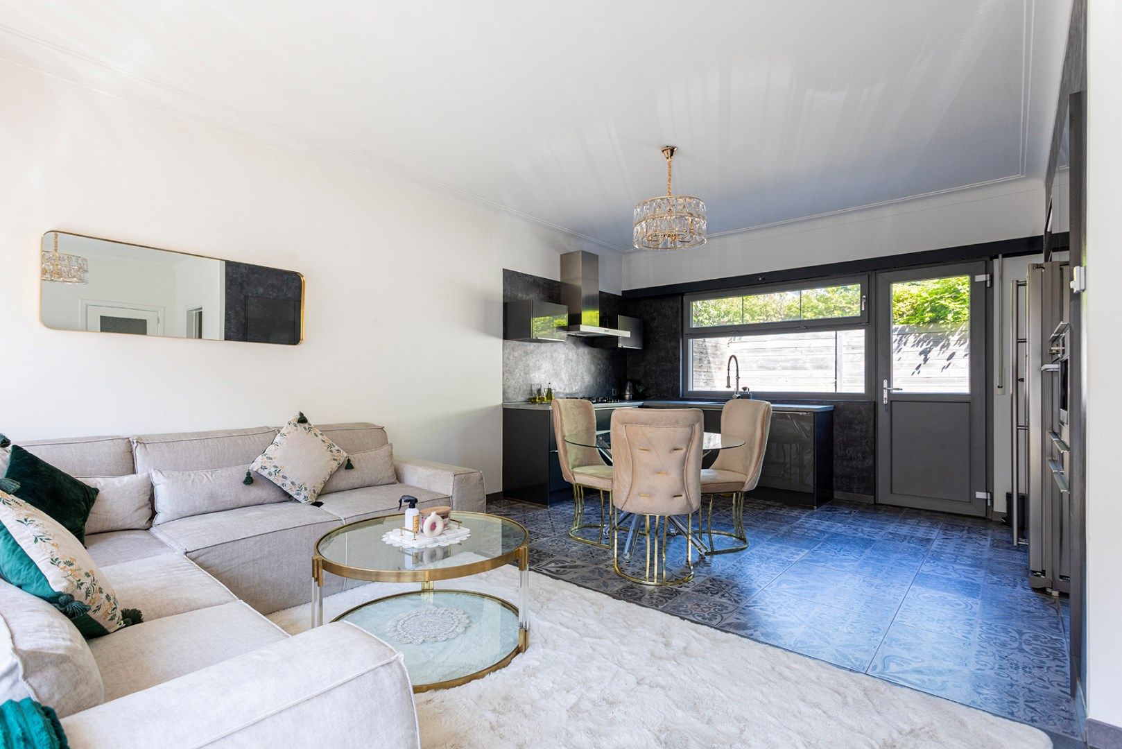 Instapklaar GLV appartement (2slpk) + tuin + garagebox! foto {{pictureIndex}}