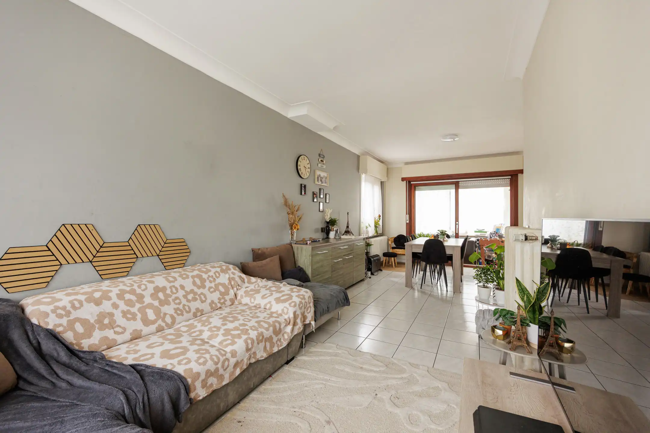 Op te frissen woning met 3slpk op gunstige locatie te Beerse foto 4