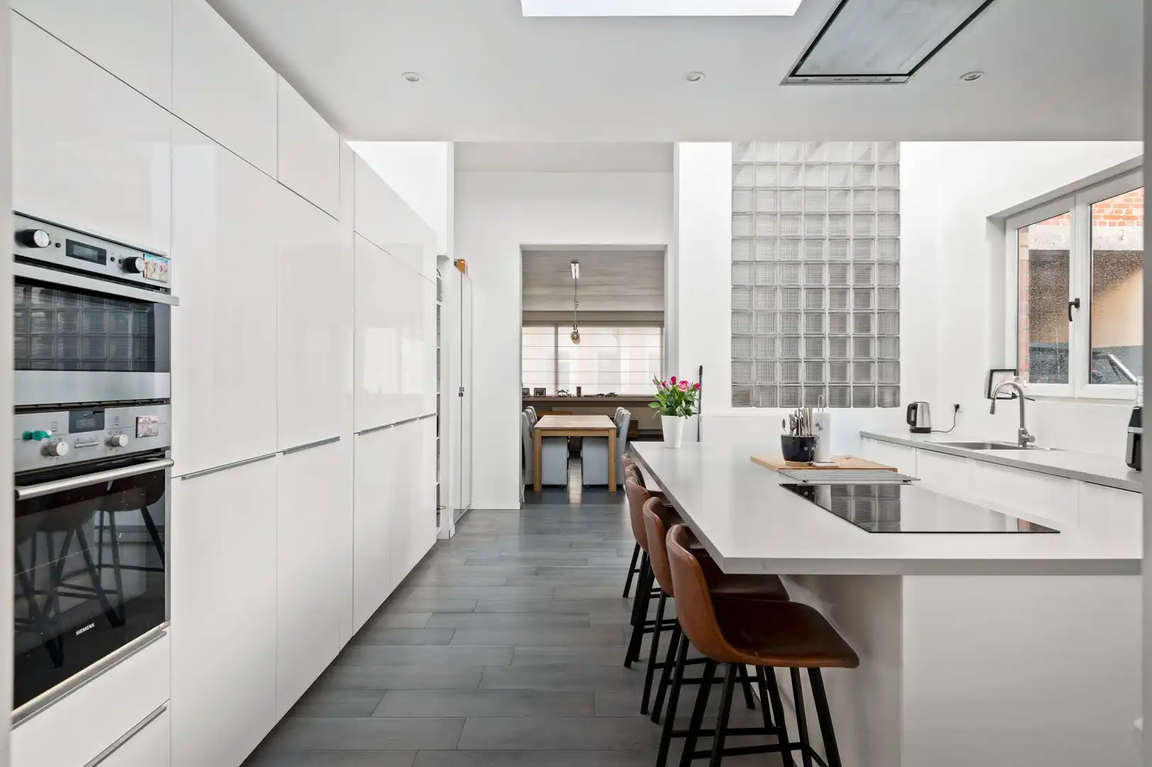 Ruime woning met 5 slpk en grote garage (100 m²) foto 3