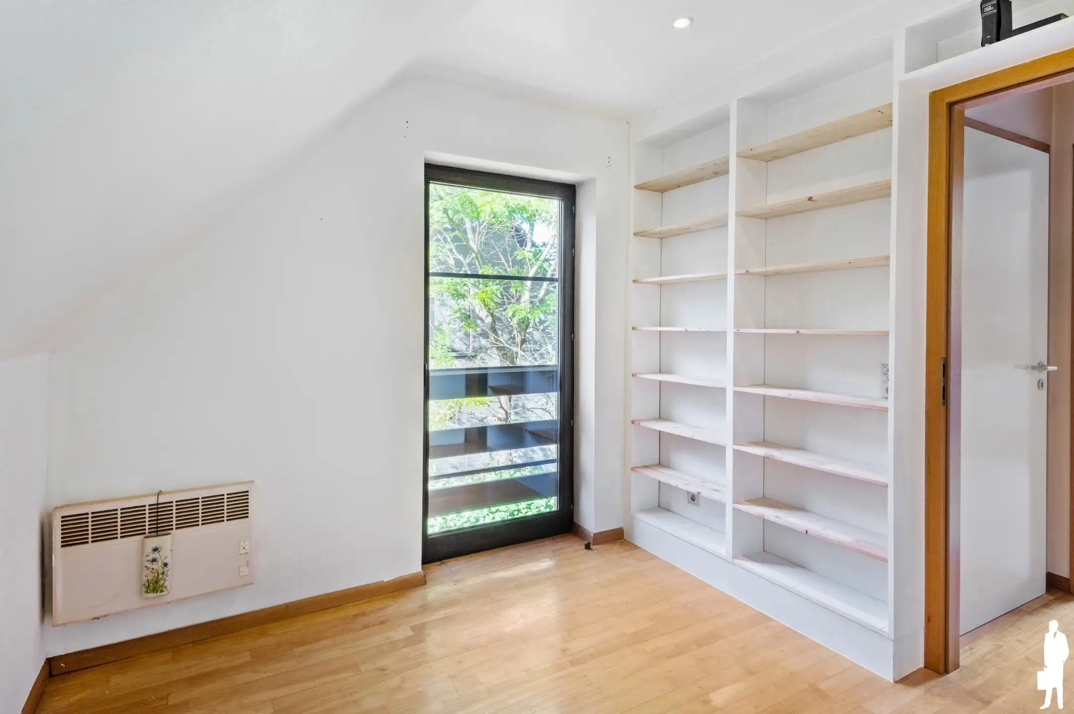 Te renoveren villa in doodlopende straat  foto 21