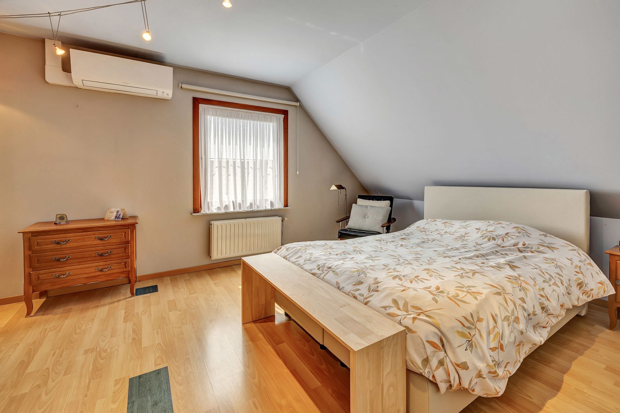 Charmante, vrijstaande woning in een verkeersluwe straat foto 13