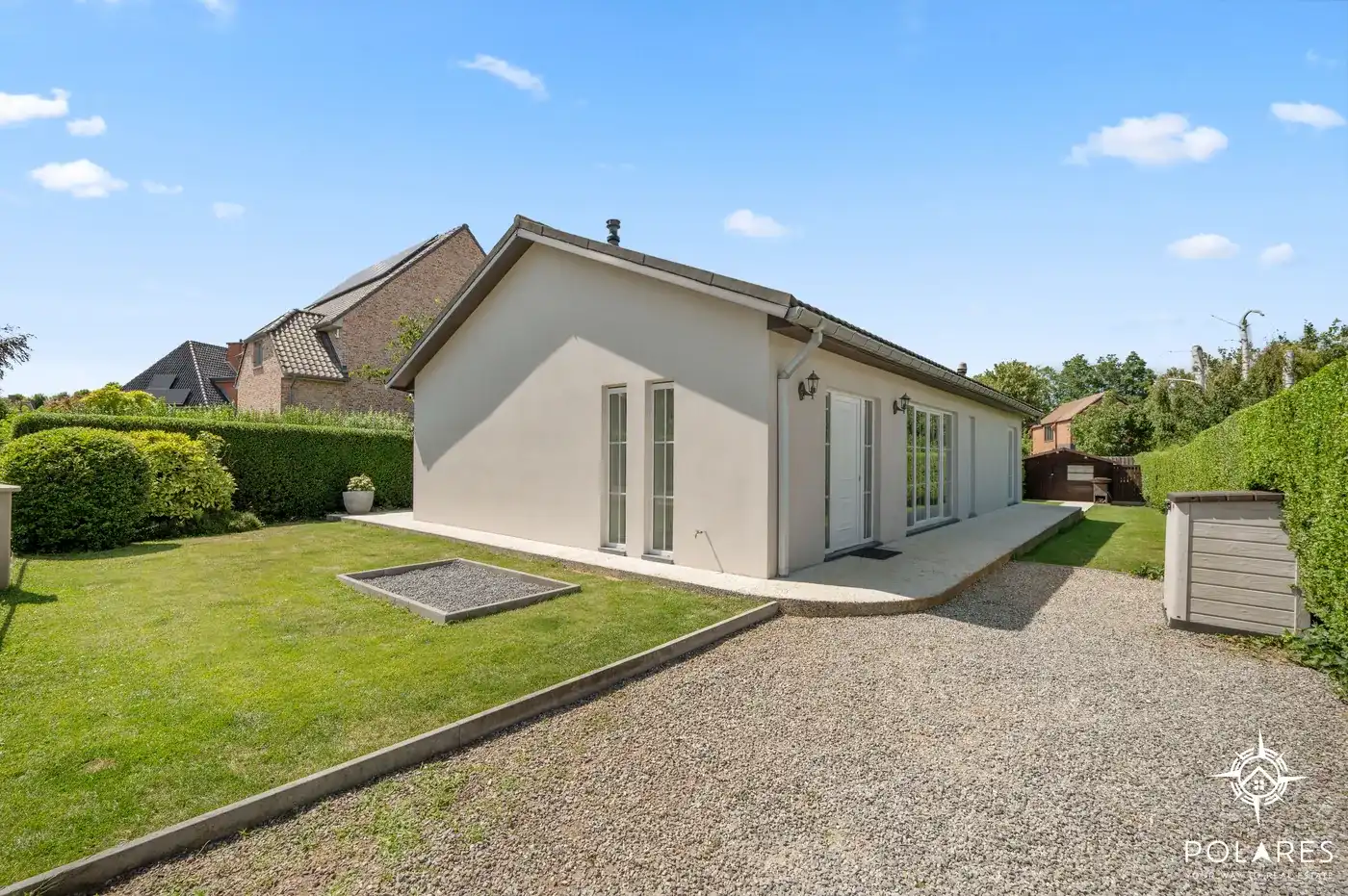 Volledig gerenoveerde moderne bungalow met zwembad – 100% instapklaar. foto 22