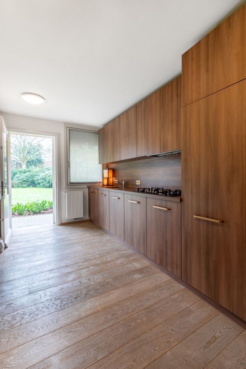 Verrassend ruime, stijlvolle en instapklare villa met prachtige ZW-tuin. foto 13