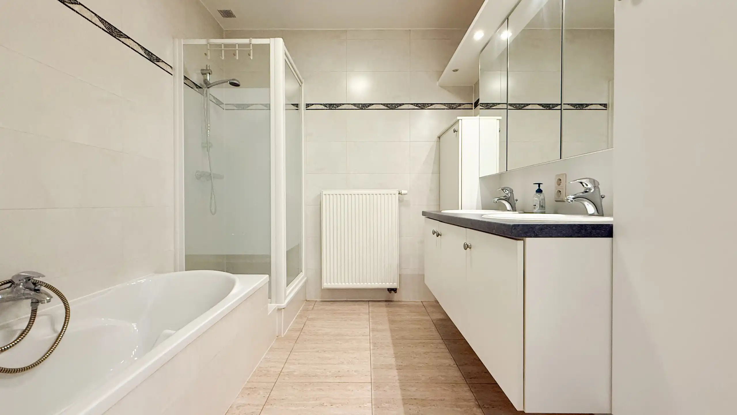 Opbrengsteigendom met Appartement en kantoorruimte! foto 33