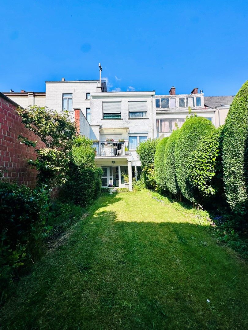 PERFECT ONDERHOUDEN STADSWONING MET TUIN, POTENTIEEL ZELFSTANDIG BEROEP EN GARAGEBOX foto 3