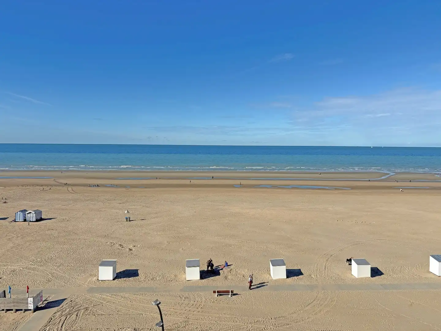 Appartement met 2 slaapkamers op de Zeedijk van De Panne foto {{pictureIndex}}
