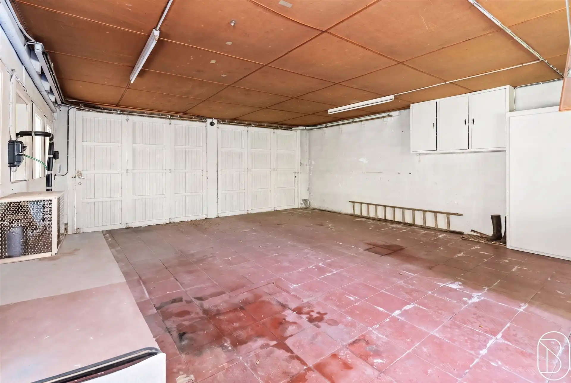 Te renoveren/af te breken villa met vergunning voor 8 app. foto 18