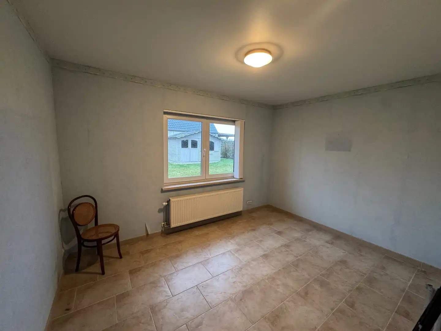 Charmante bungalow met grote tuin foto 7