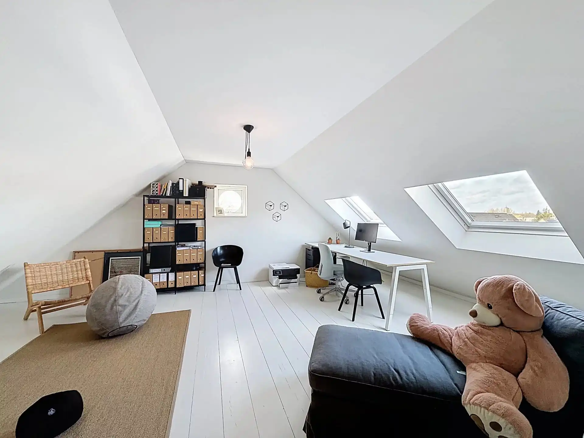 Prachtige luxueus ingerichte woning met 4 slaapkamers en 2 badkamers op een mooi perceel met bijgebouw. foto 33