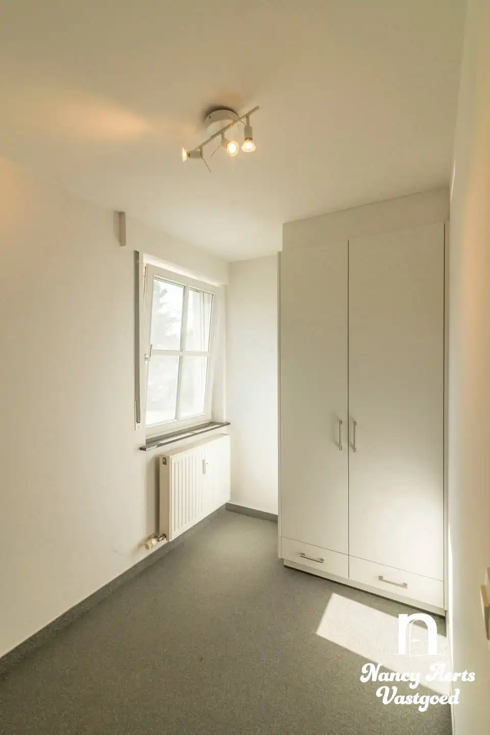 Loods van 550 m² met kantoor en woning met 4 slaapkamers foto 27