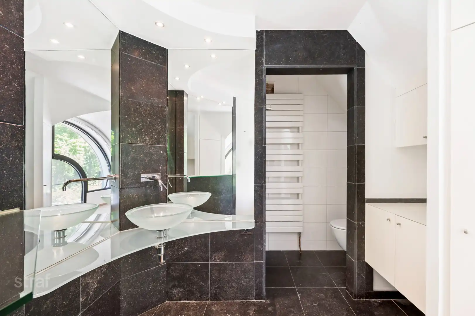 Ruim (en ook groot) huis op Linkeroever&nbsp;met praktijkruimte/ studio foto 17