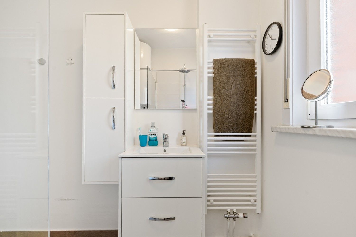 Gelijkvloers appartement met 2 ruime slaapkamers en tuin! foto 13